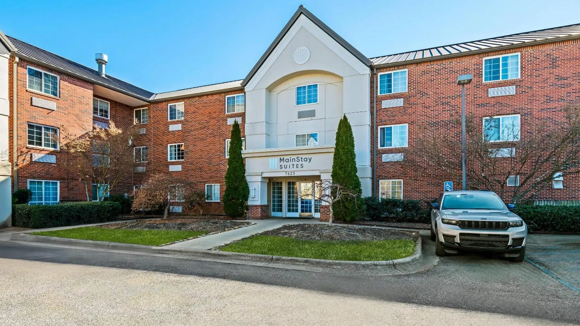 9 Business Hotels Near City Lake Park Worth Booking in Greensboro