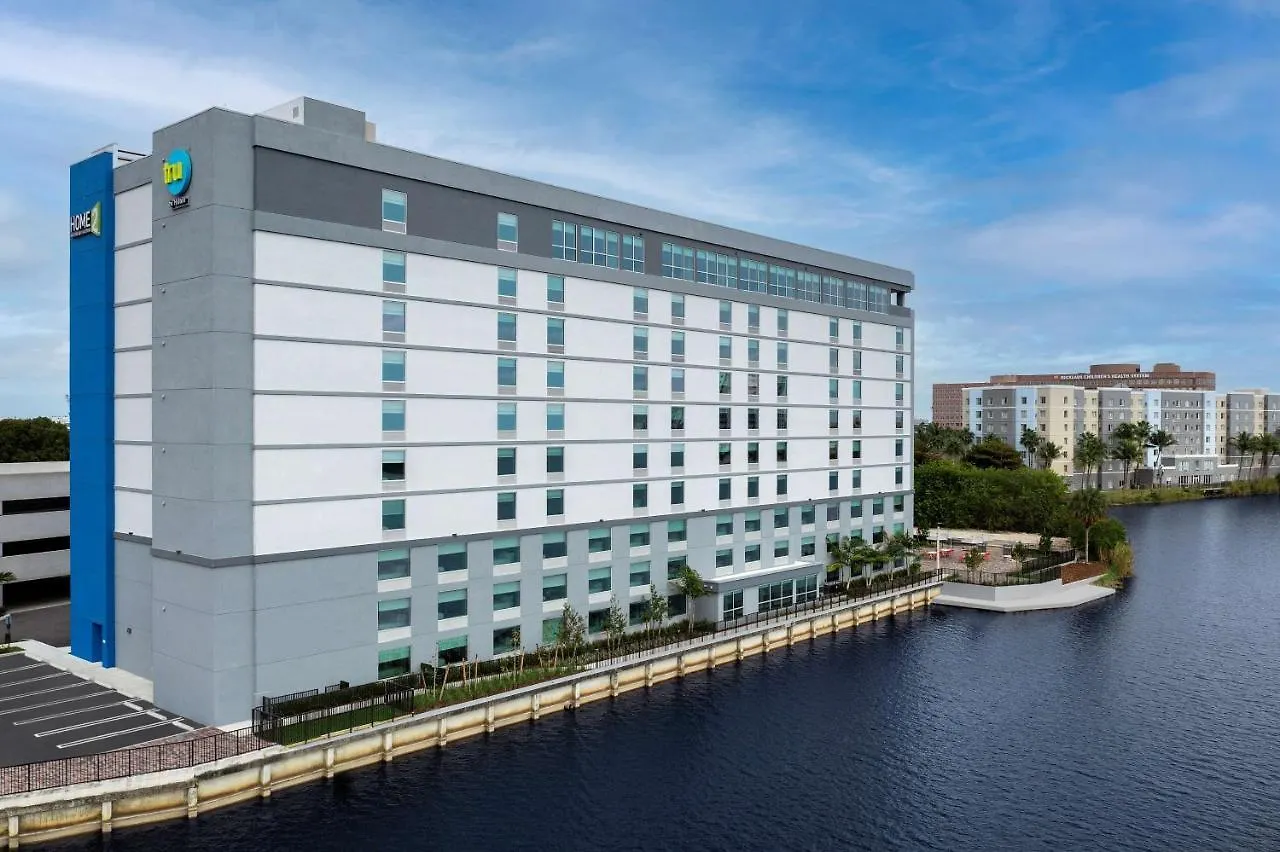 6 Business Hotels Near Jose Marti Park for Work Trips