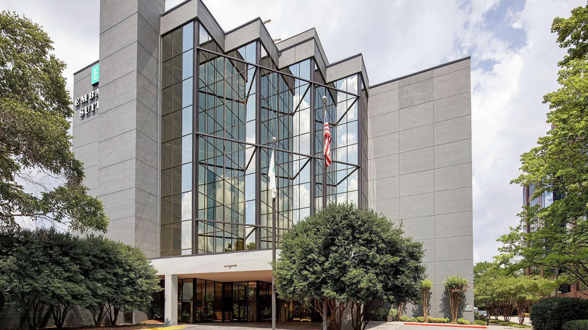 5 Smart Design Hotels Near Phipps Plaza Worth Booking