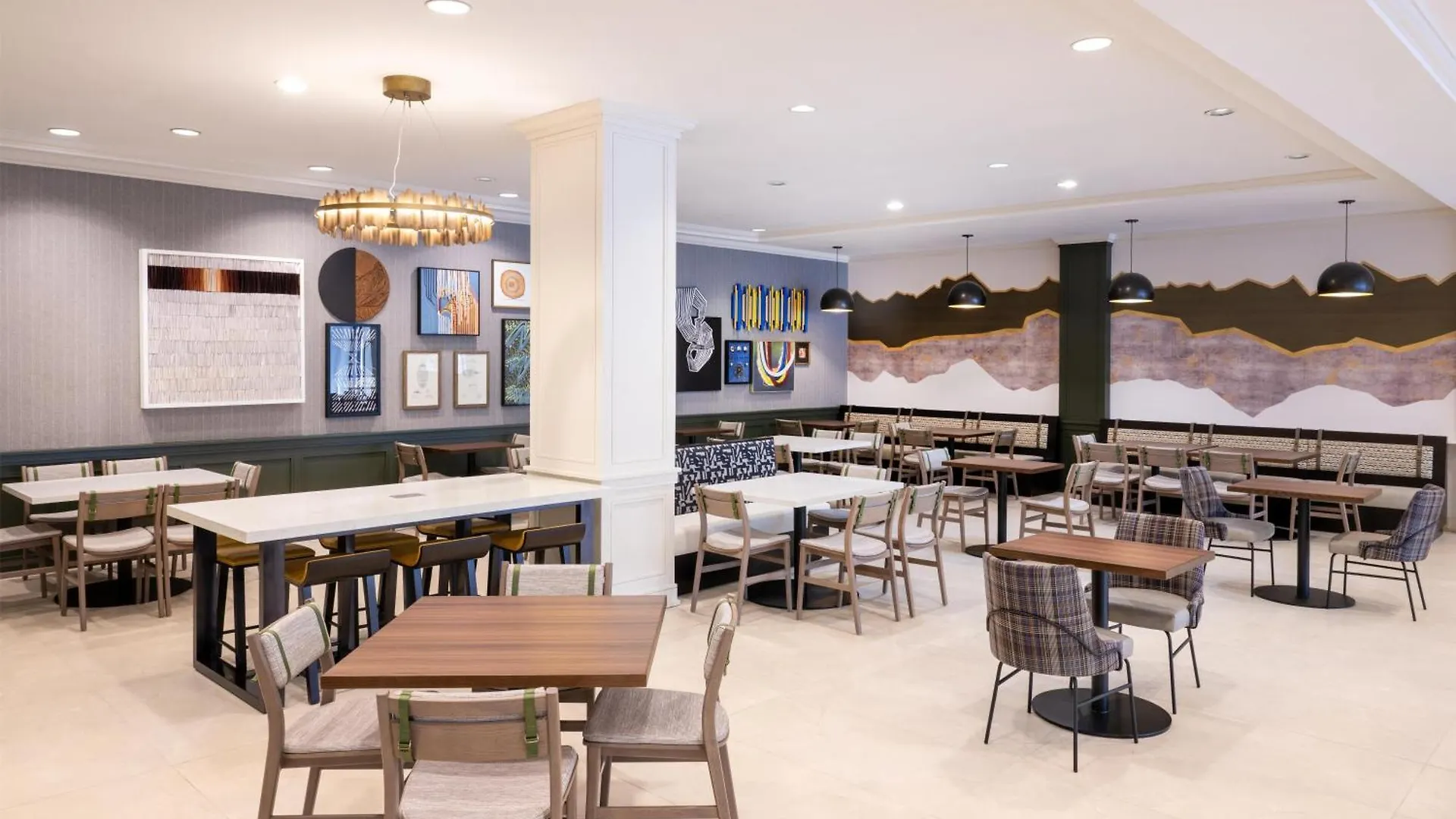 6 Family Hotels Near Four Mile Historic Park Worth Booking