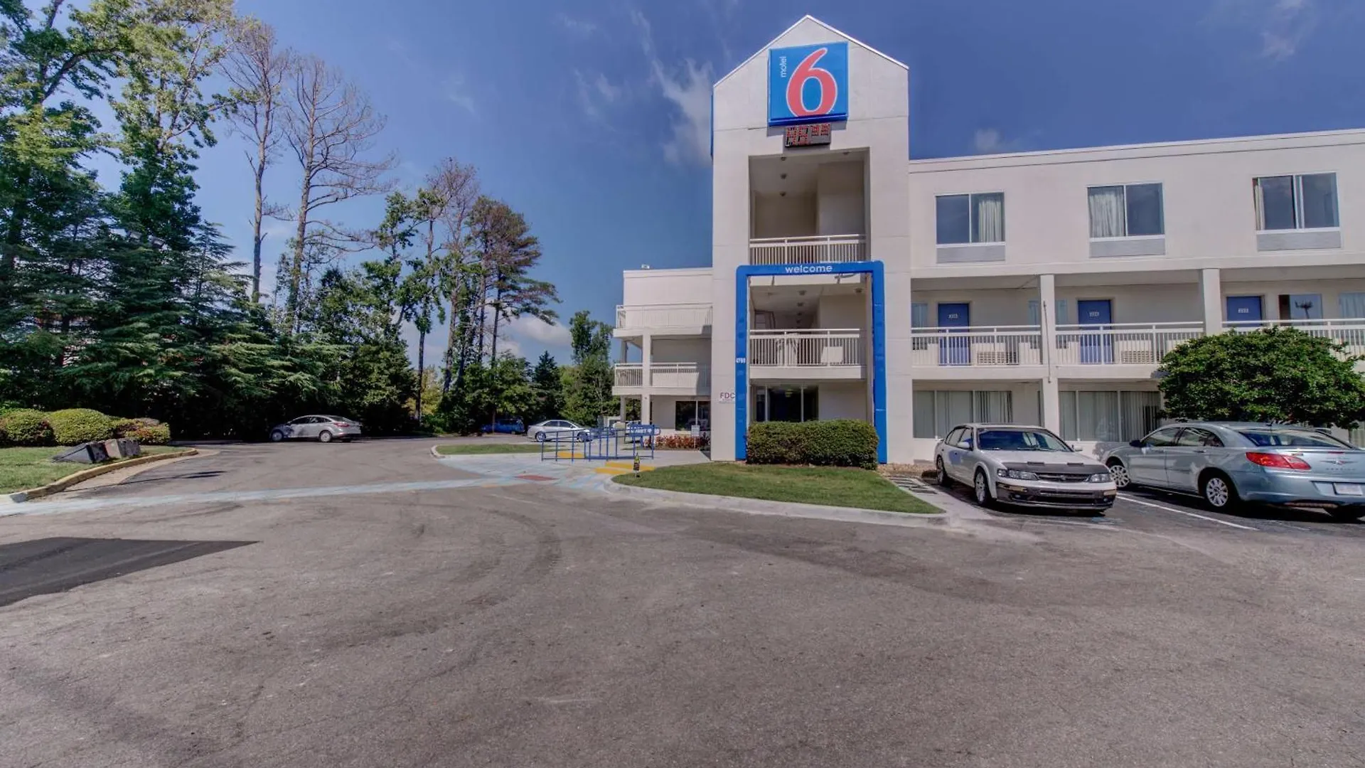 9 Budget Hotels Near Great Neck Park Worth Booking