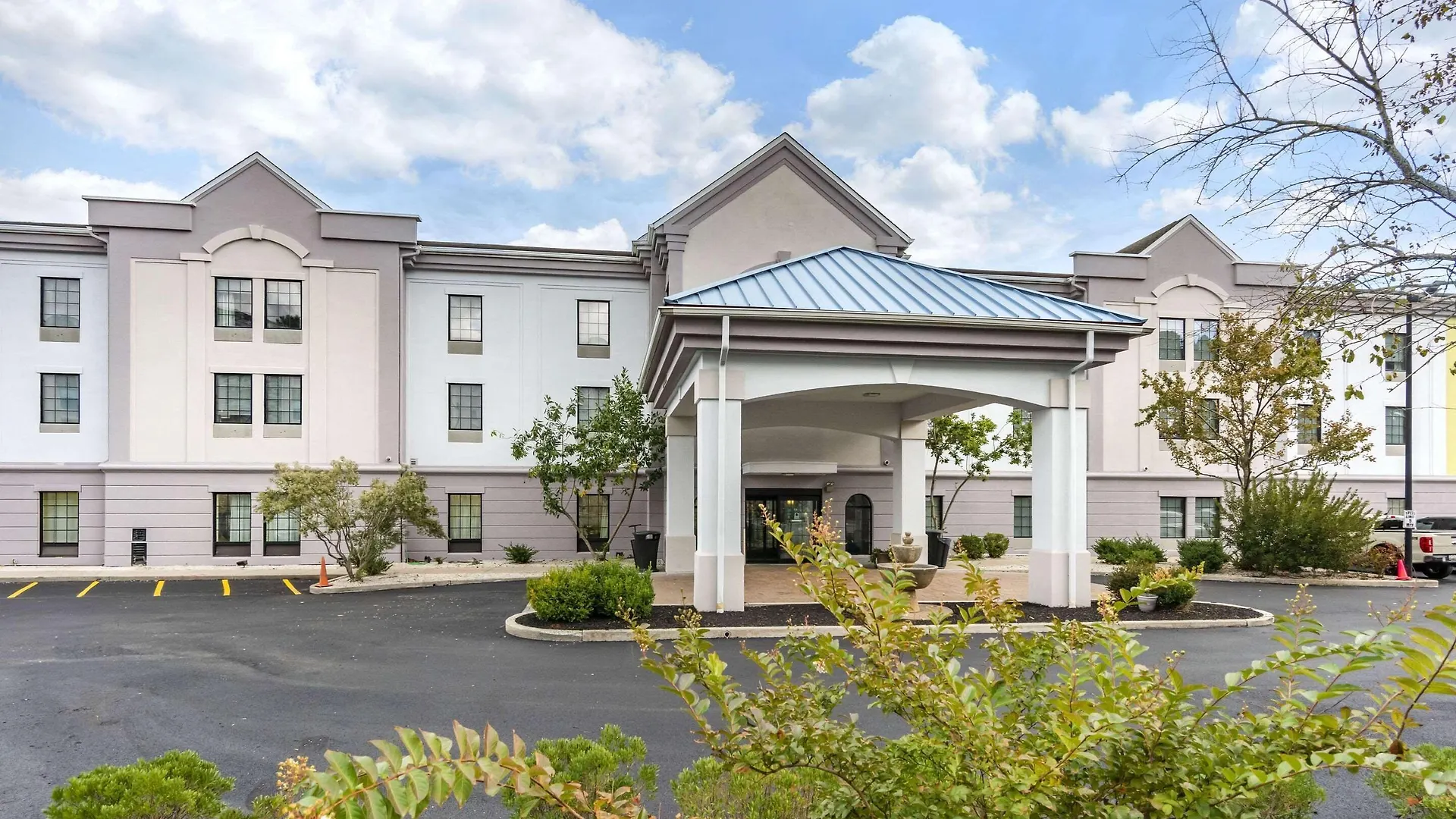 Staying Near Splash Mountain: 4 Ocean City Hotels Compared