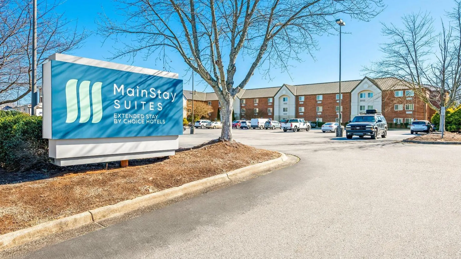 Where to Stay Near Oak Hollow Park Golf Course: 4 Business Hotels