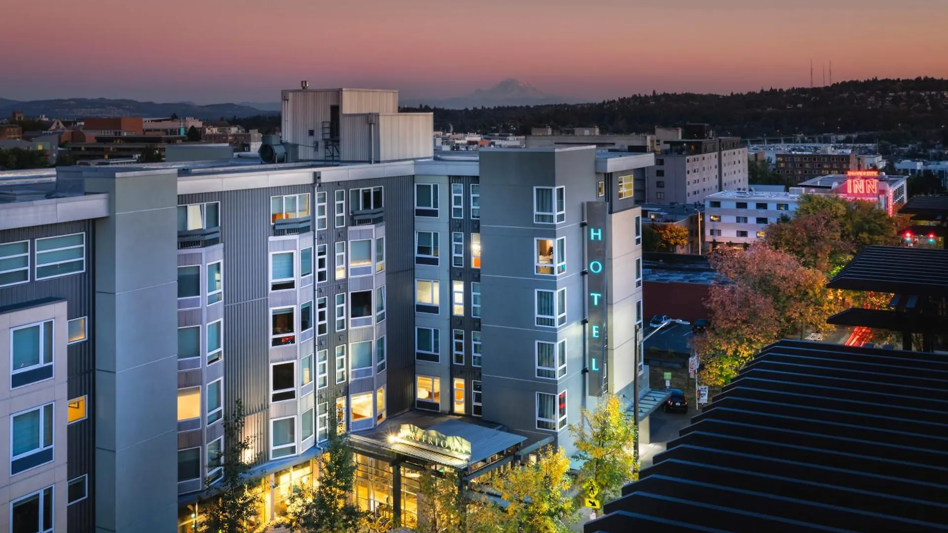 8 Airport Hotels Near University of Washington That Deliver
