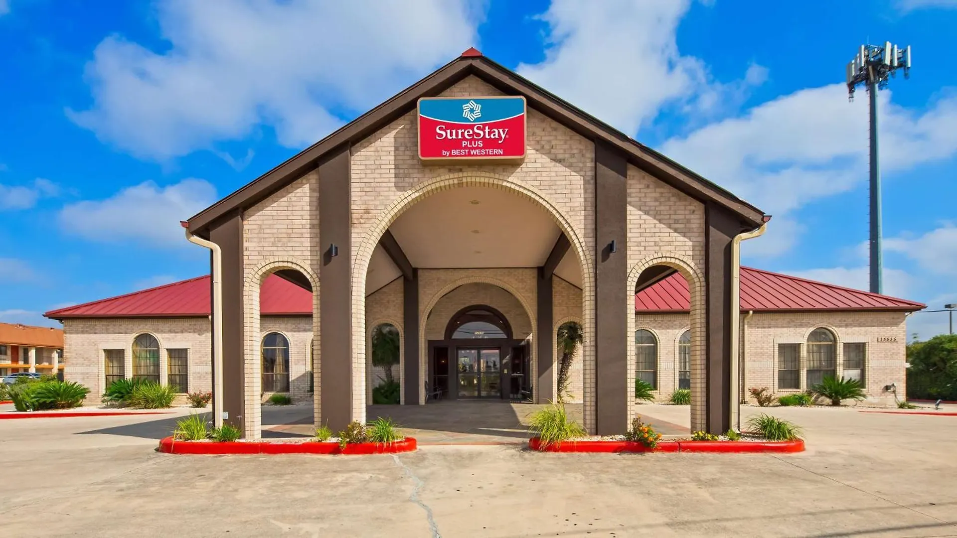 7 Smart Business Hotels Near Phil Hardberger Park Worth Booking