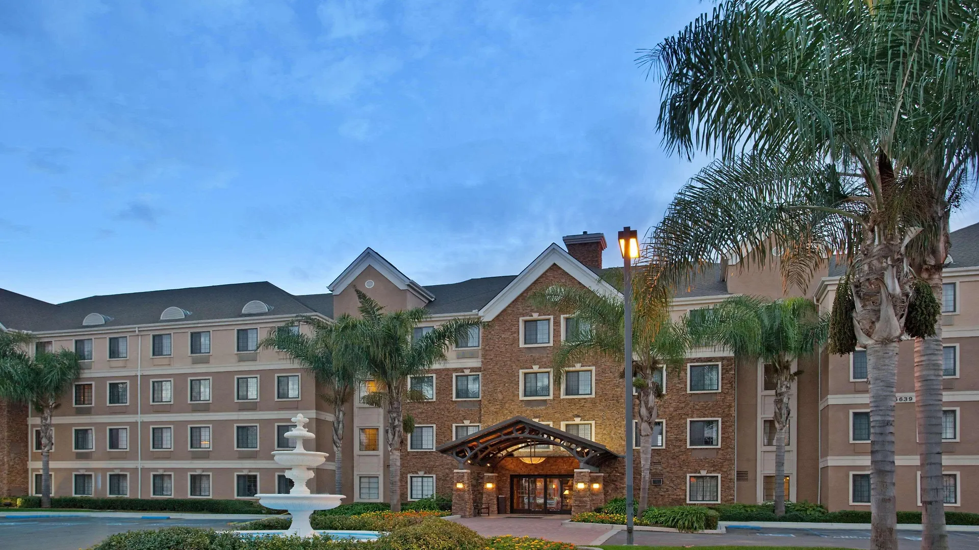 6 Budget Hotels Near Scripps Memorial Hospital Sculpture Parks