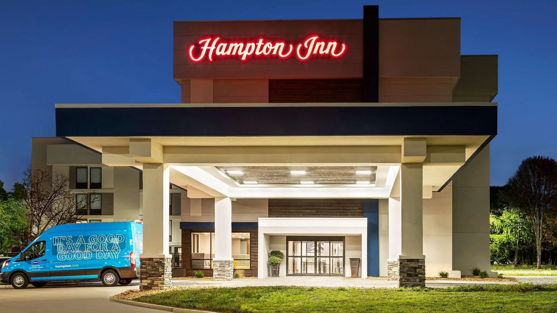 12 Airport Hotels Near Tiffany Hills Park Worth Booking in KC