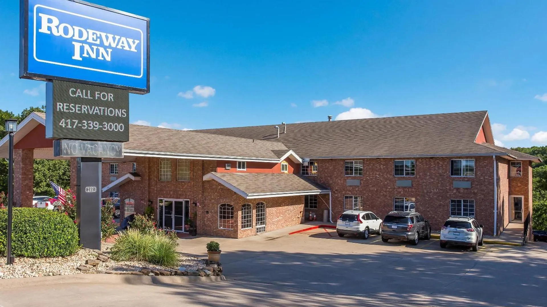 Staying Near Tanger Outlets Branson: 6 Budget Hotels Compared