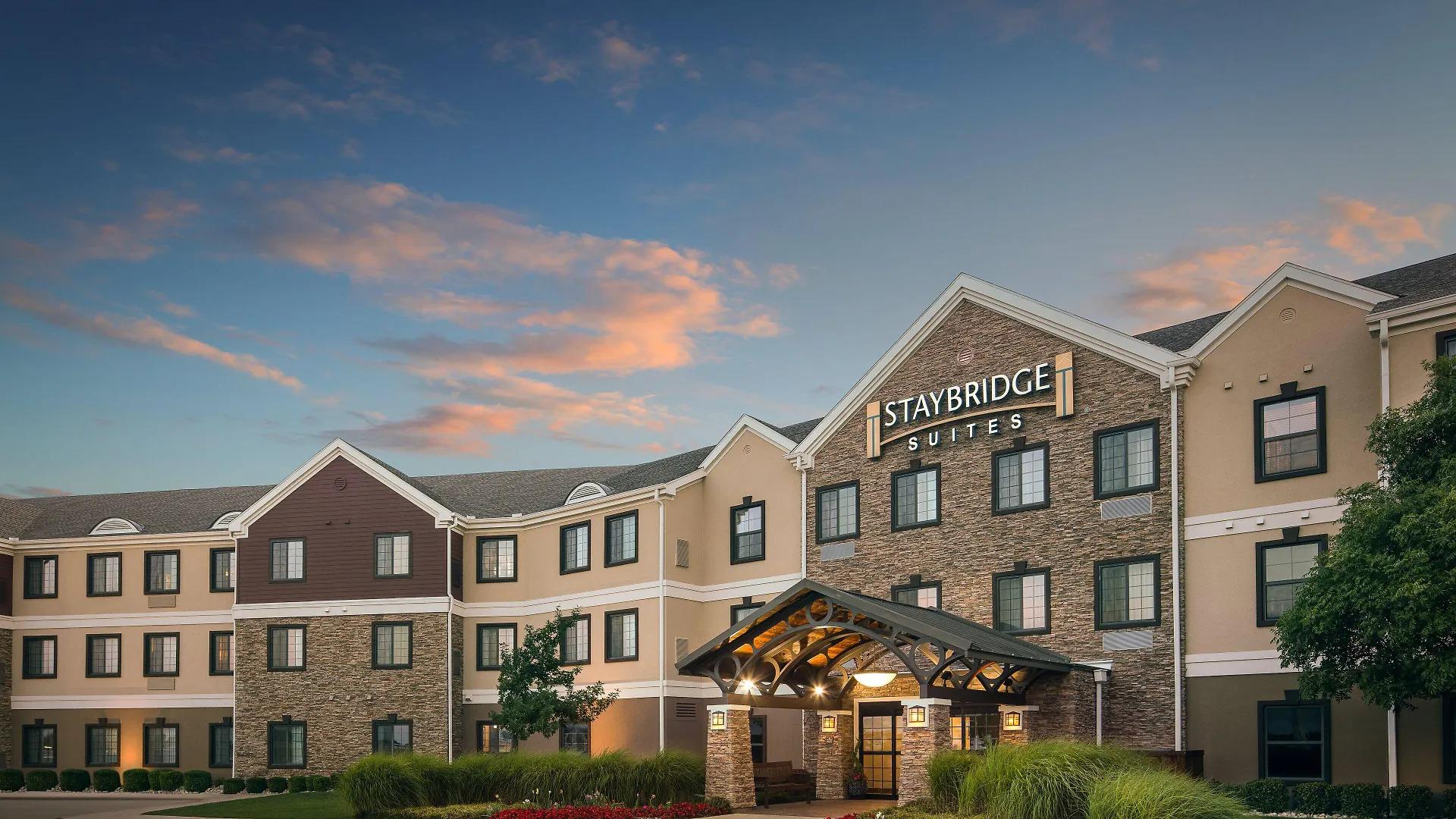 Where to Stay Near Marine Creek Lake Park: 4 Business Hotels