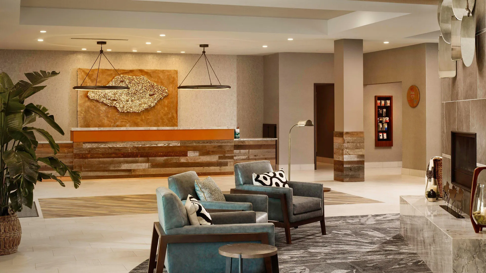 Staying Near Oxmoor Center: 5 Business Hotels Compared
