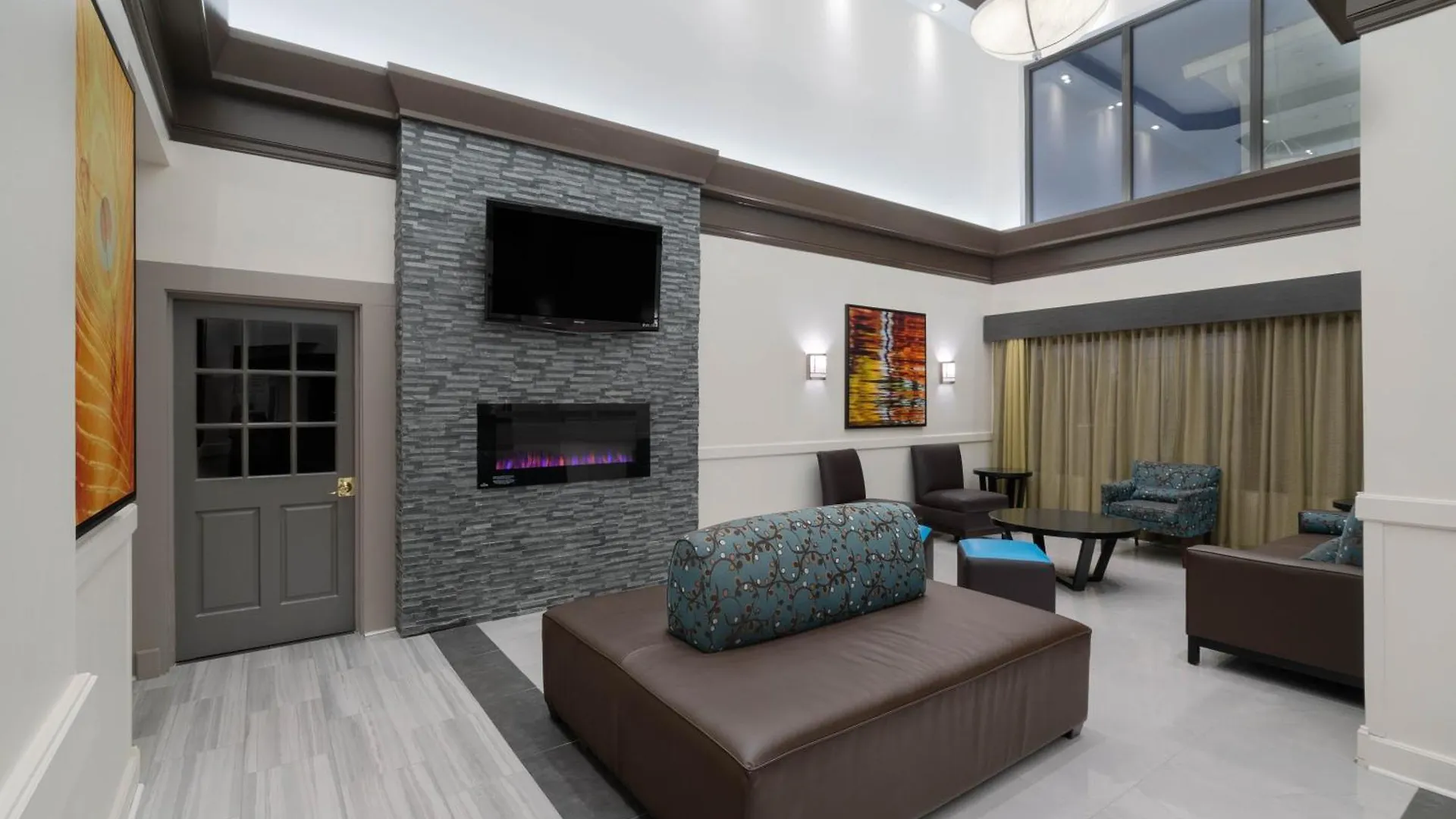 Where to Stay Near Saddle Creek North: 4 Budget Hotels