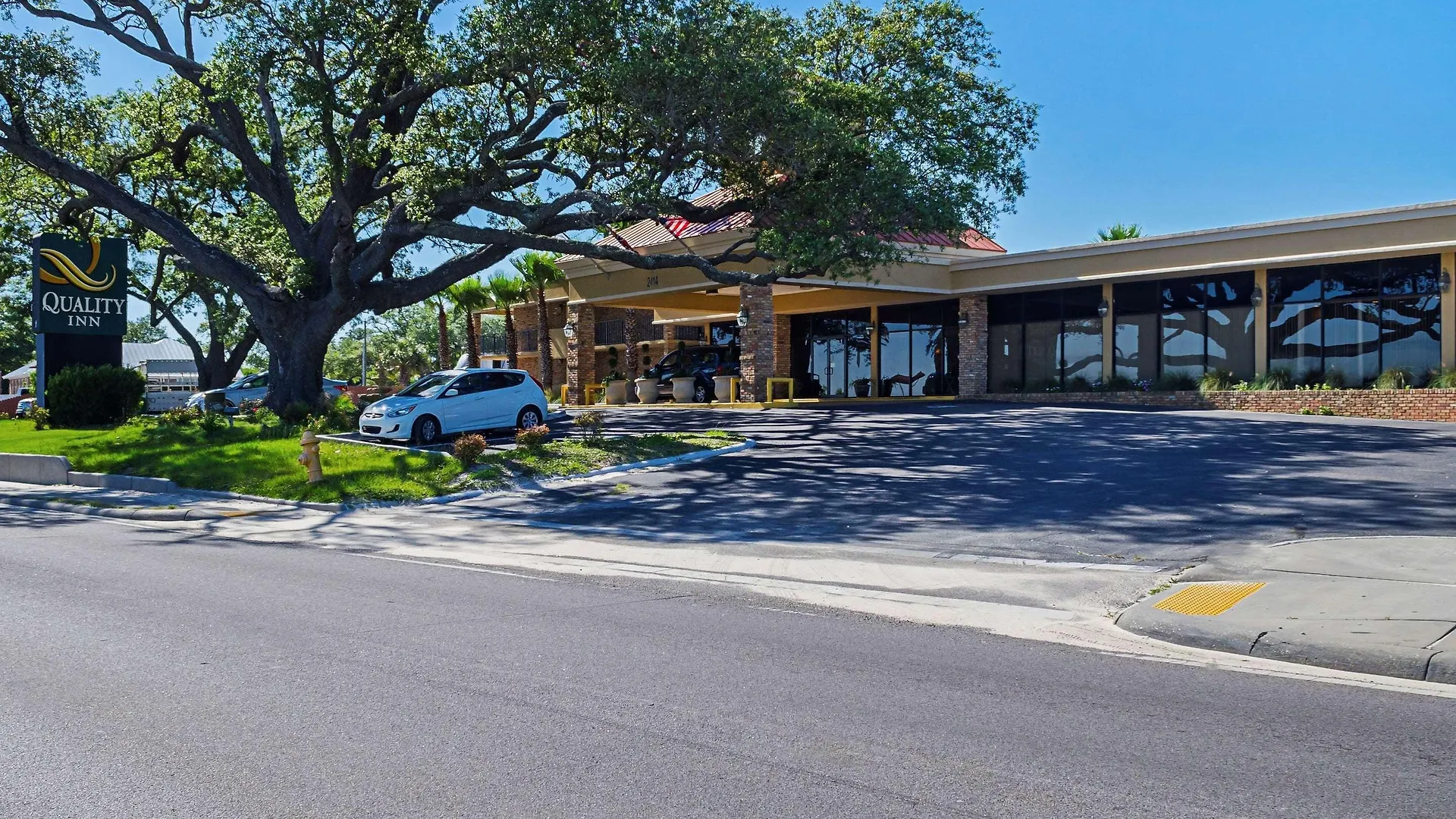 4 Smart Business Hotels Near Village Sports Pub Biloxi
