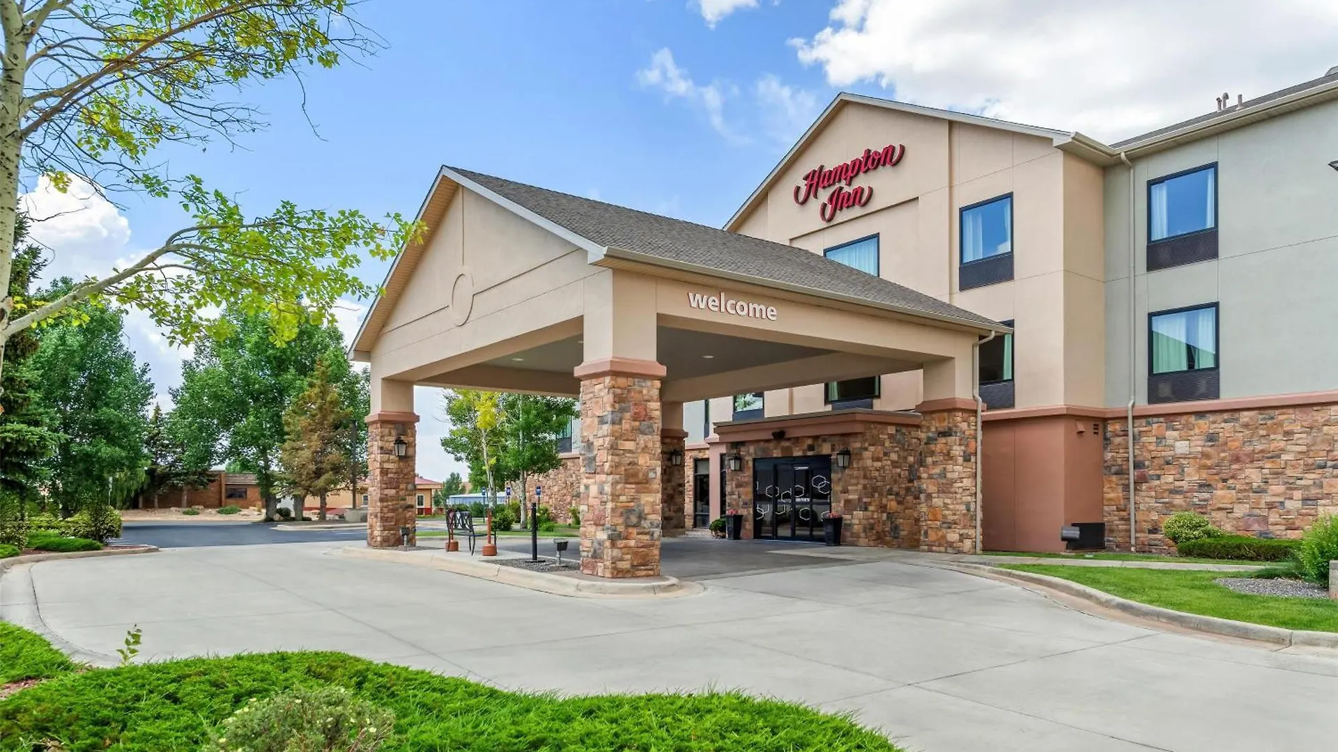 4 Golf Hotels Near War Memorial Stadium Worth Booking