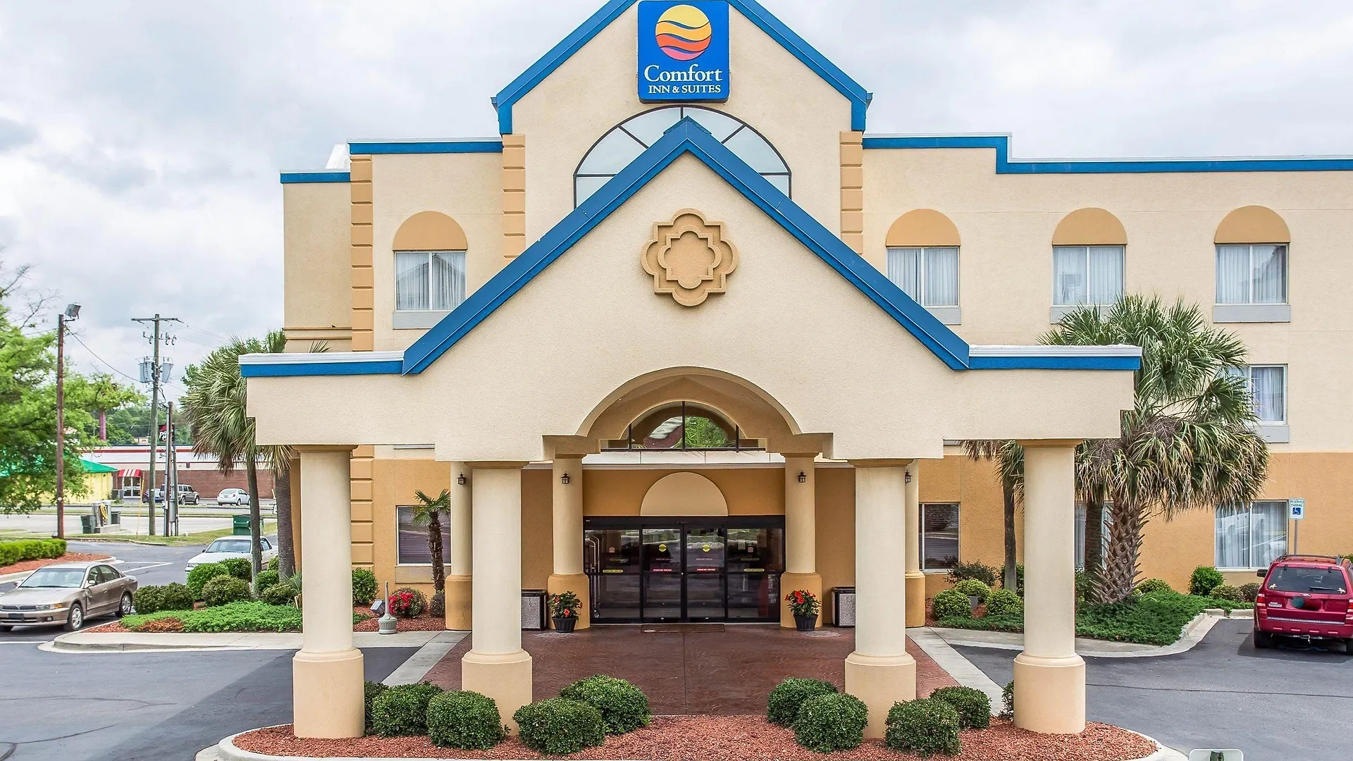 Where to Stay Near Healthsouth Rehab Hospital: 5 Best 3-Star Hotels