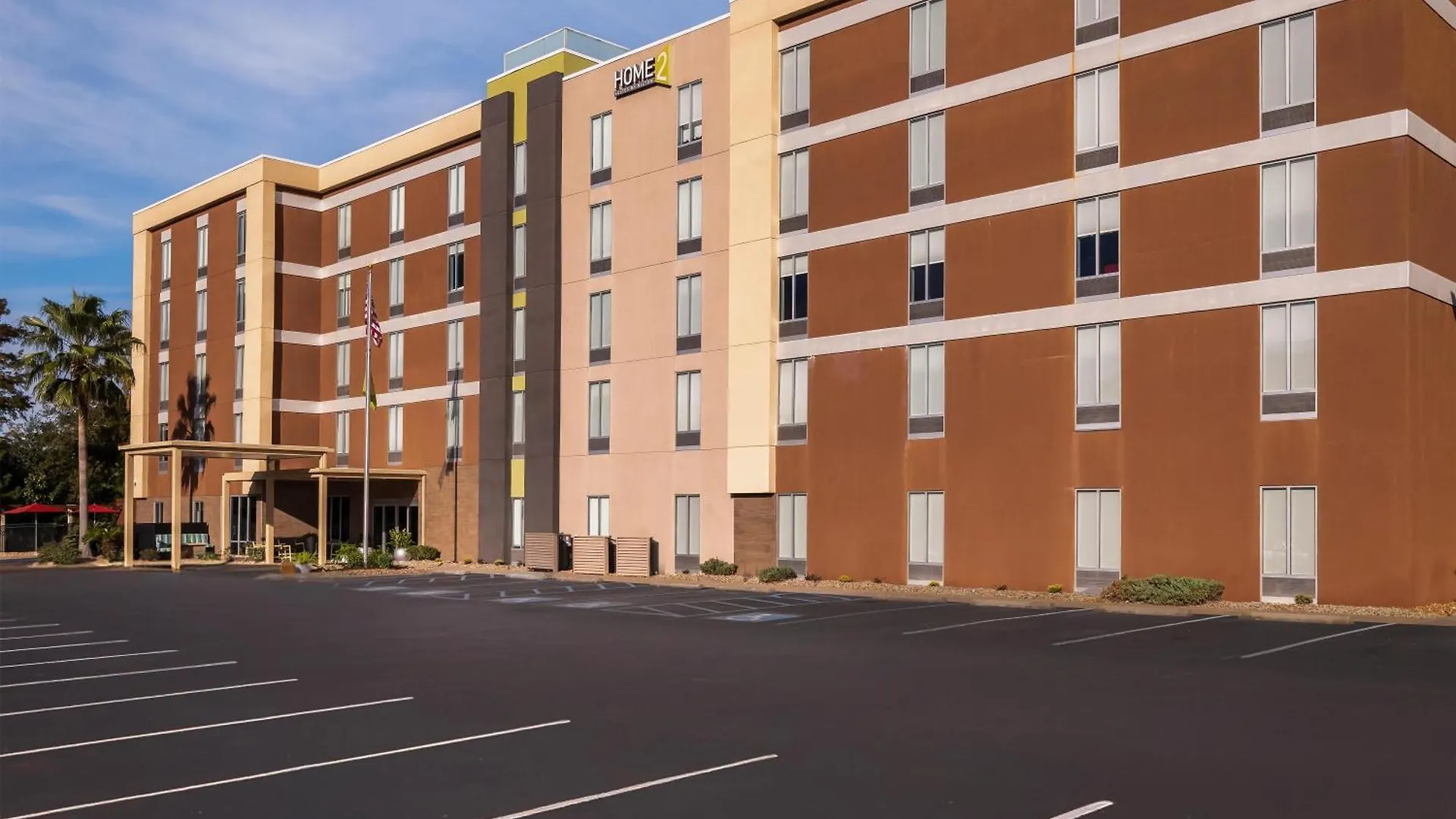 4 Smart 3-Star Hotels Near John Henry Beck Park