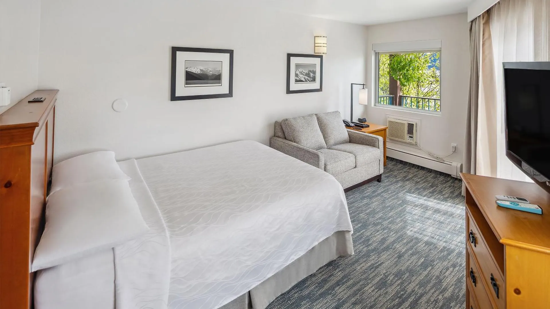 Where to Stay in Alaska: 8 Best Budget Hotels