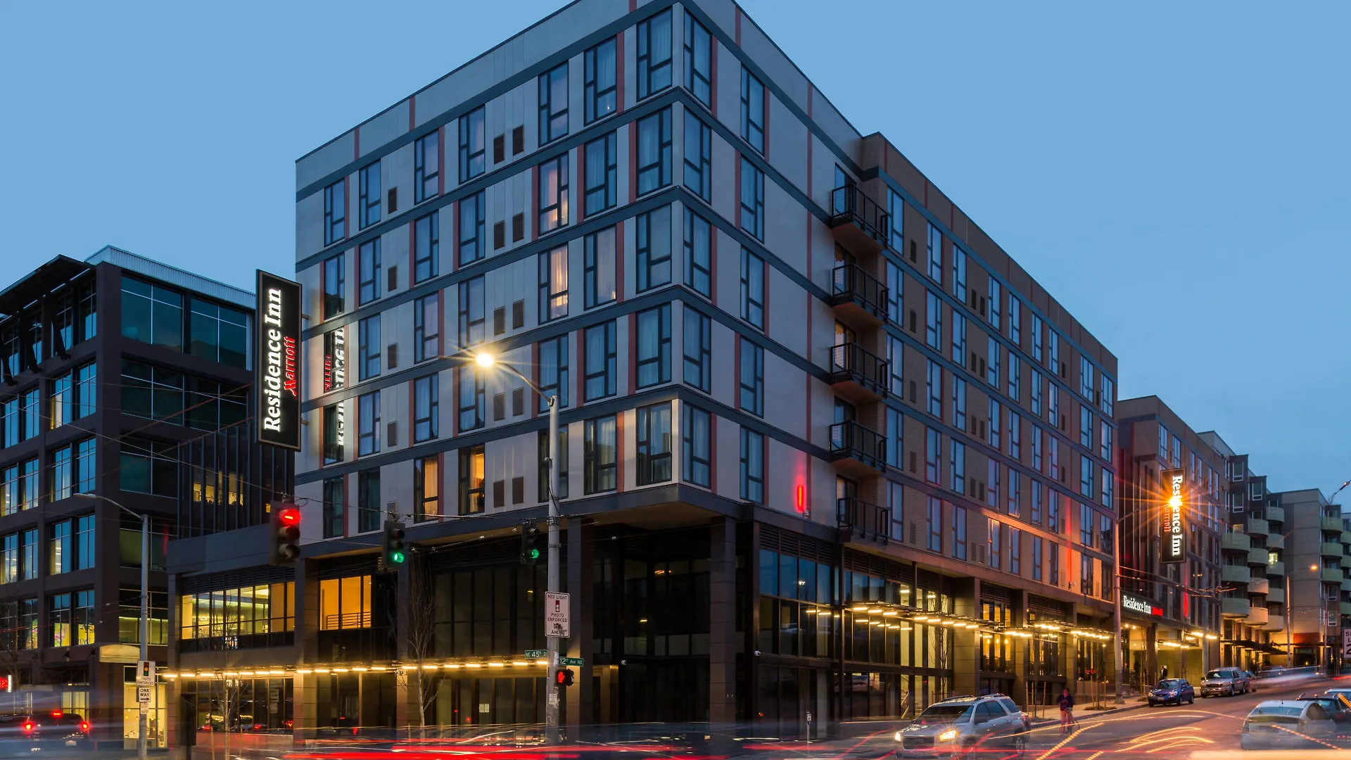 Where to Stay Near MOHAI Seattle: 4 Hotels Worth Booking
