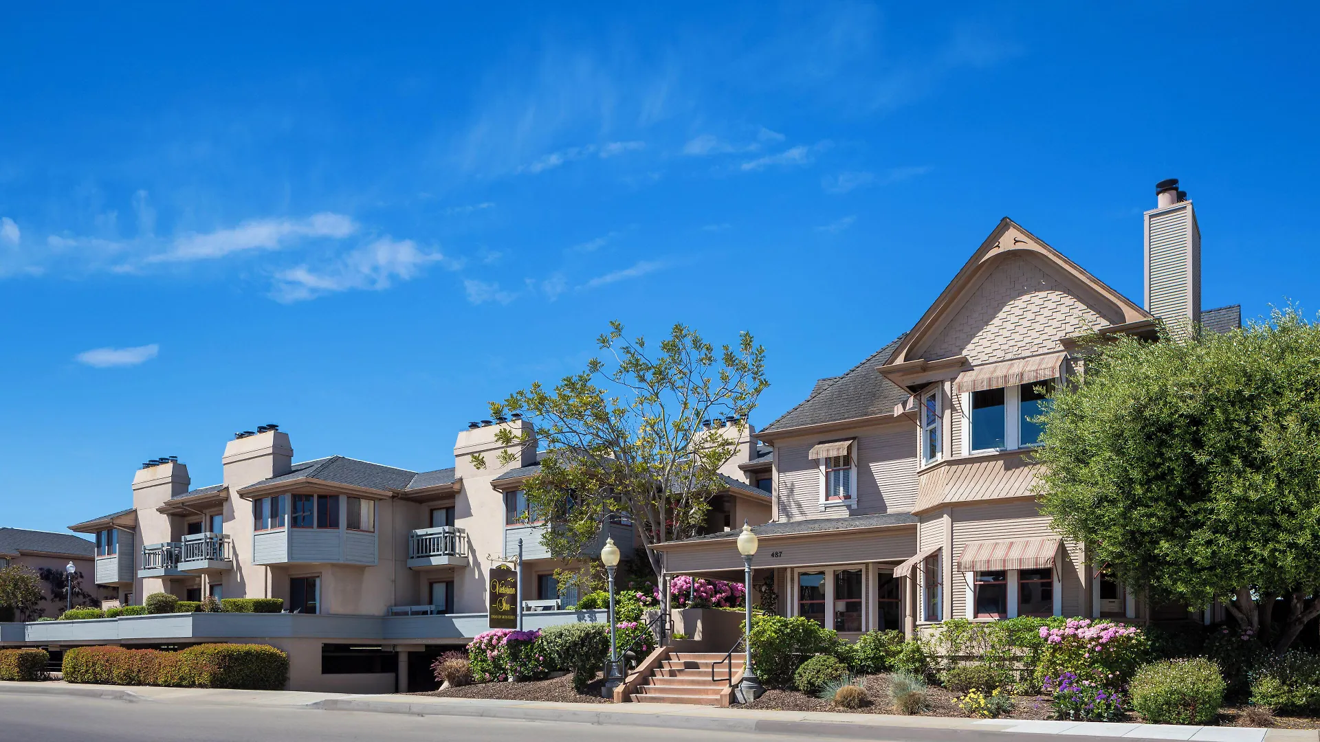 4 Romantic Hotels Near Colton Hall Museum Worth Booking