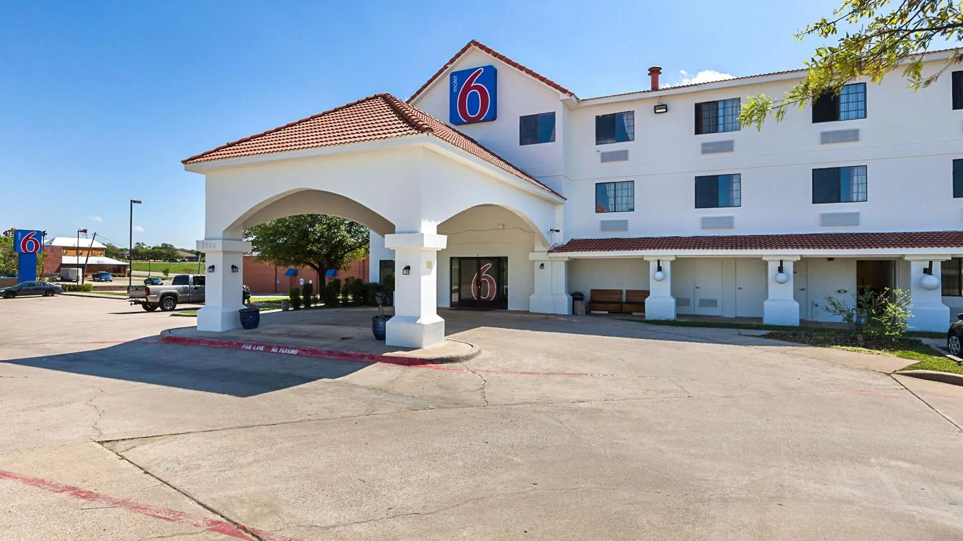 Where to Stay Near Pennington Field: 4 Golf Hotels in Bedford