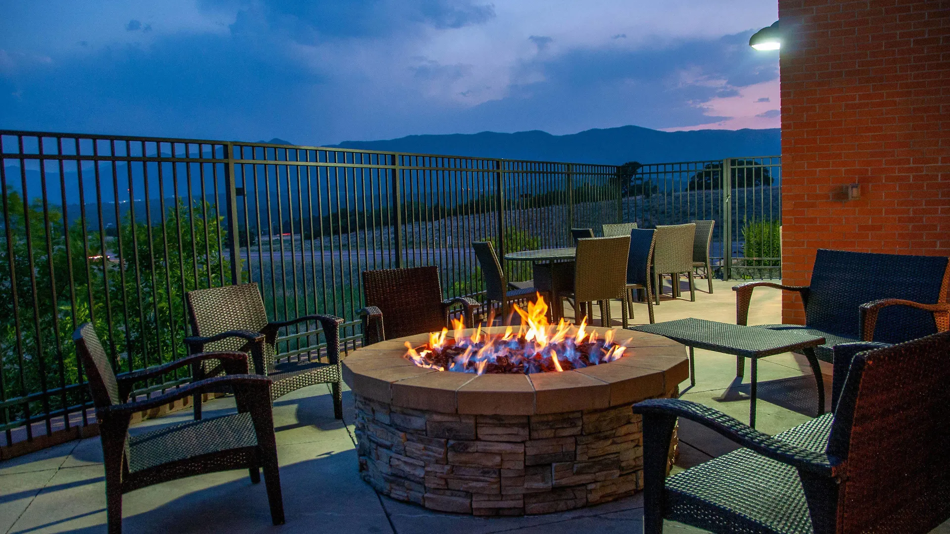 4 Cheap Hotels Near US Air Force Academy for Smart Stays