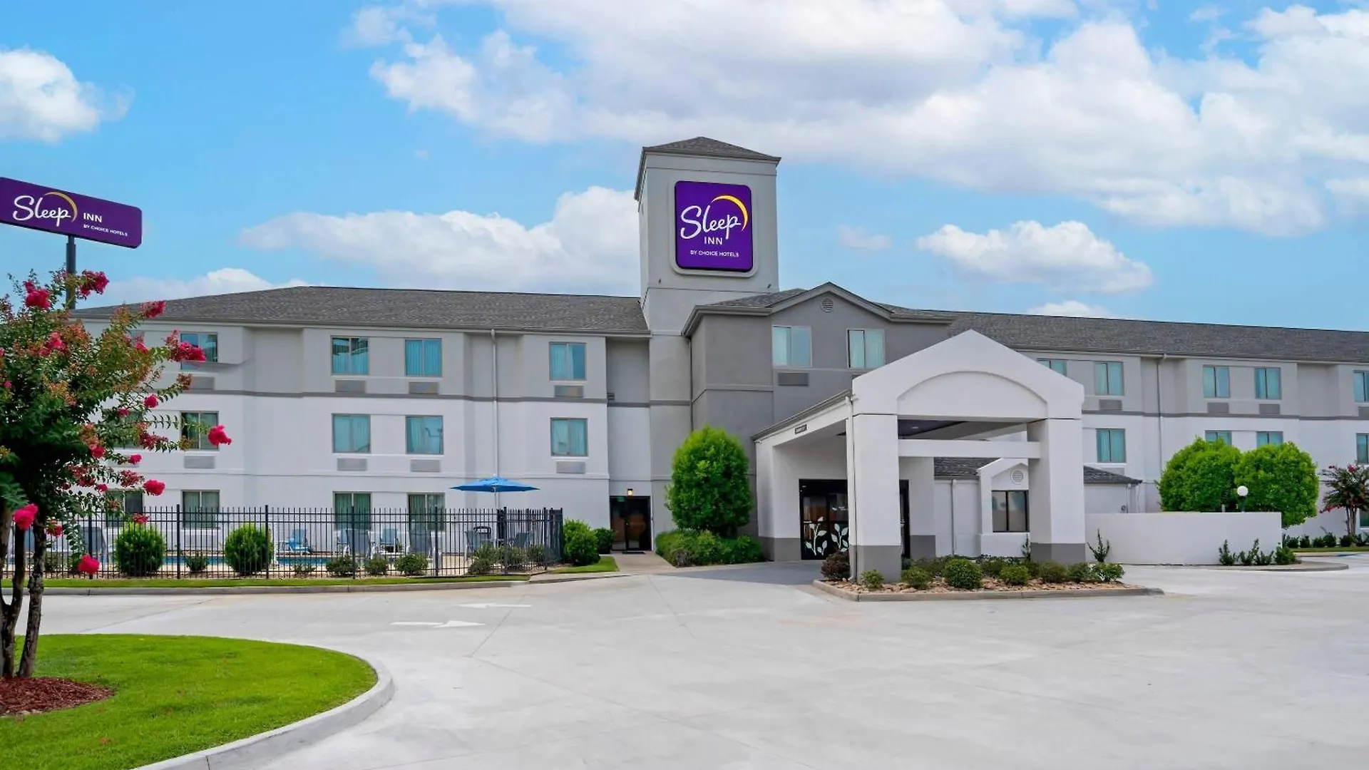 Where to Stay Near Corporate Square Mall: 4 Business Hotels