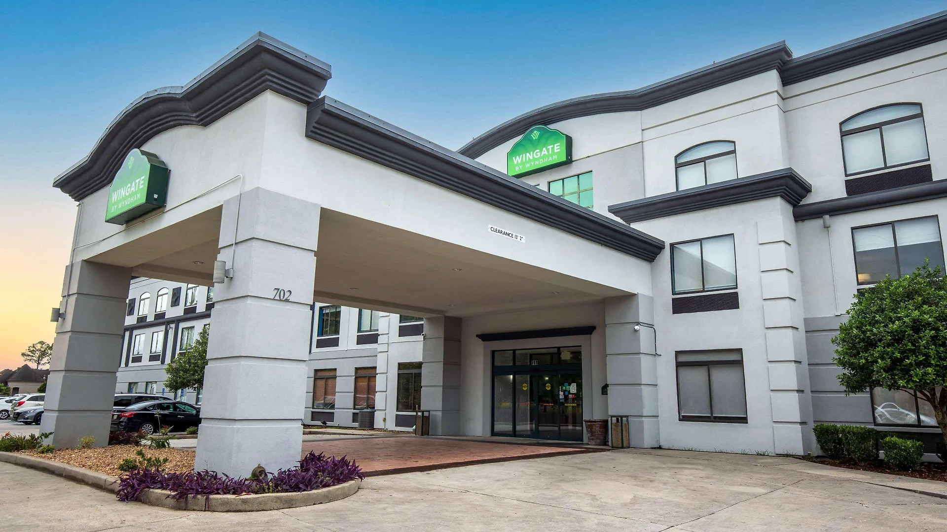 Staying Near Lockworks Academie: 5 Business Hotels Compared