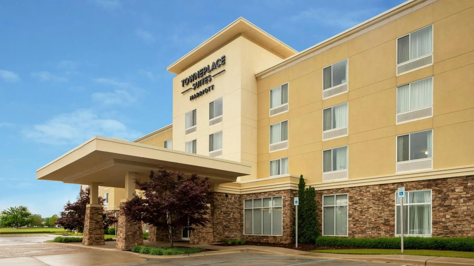Where to Stay in Huntsville: 4 Best 3-Star Hotels