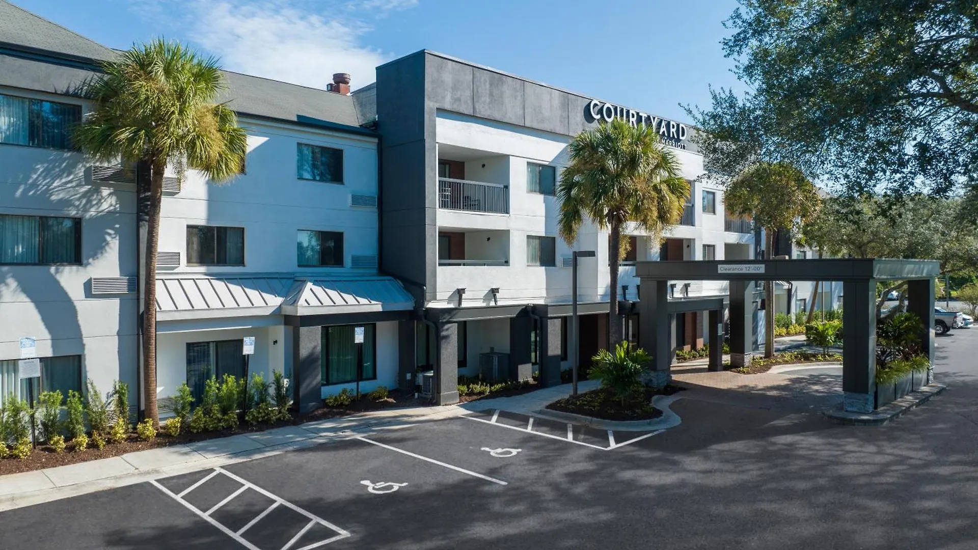 Staying Near Eureka Springs Park: 4 Tampa Hotels Compared