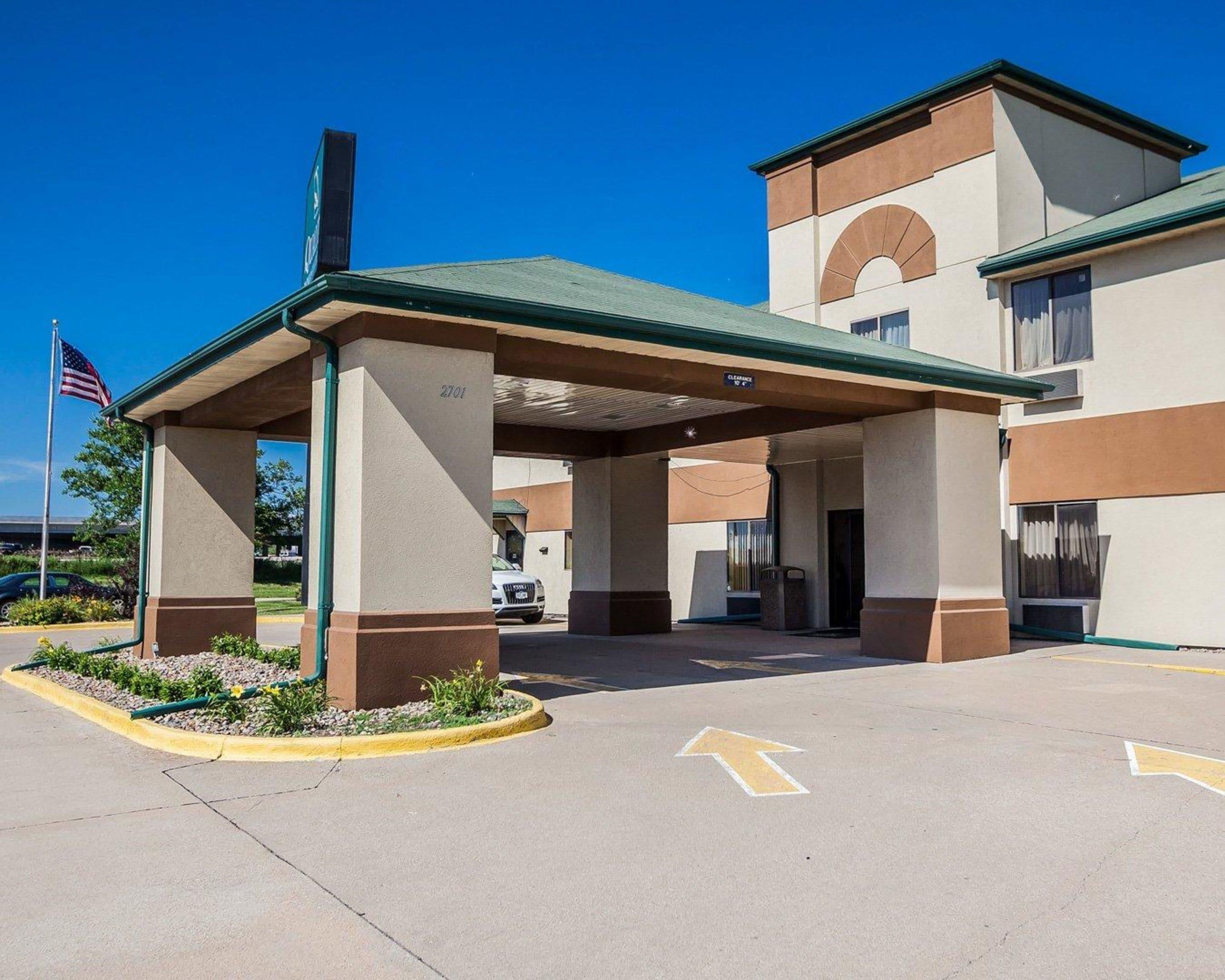 6 Smart Business Hotels Near Prairie Meadows Worth Booking