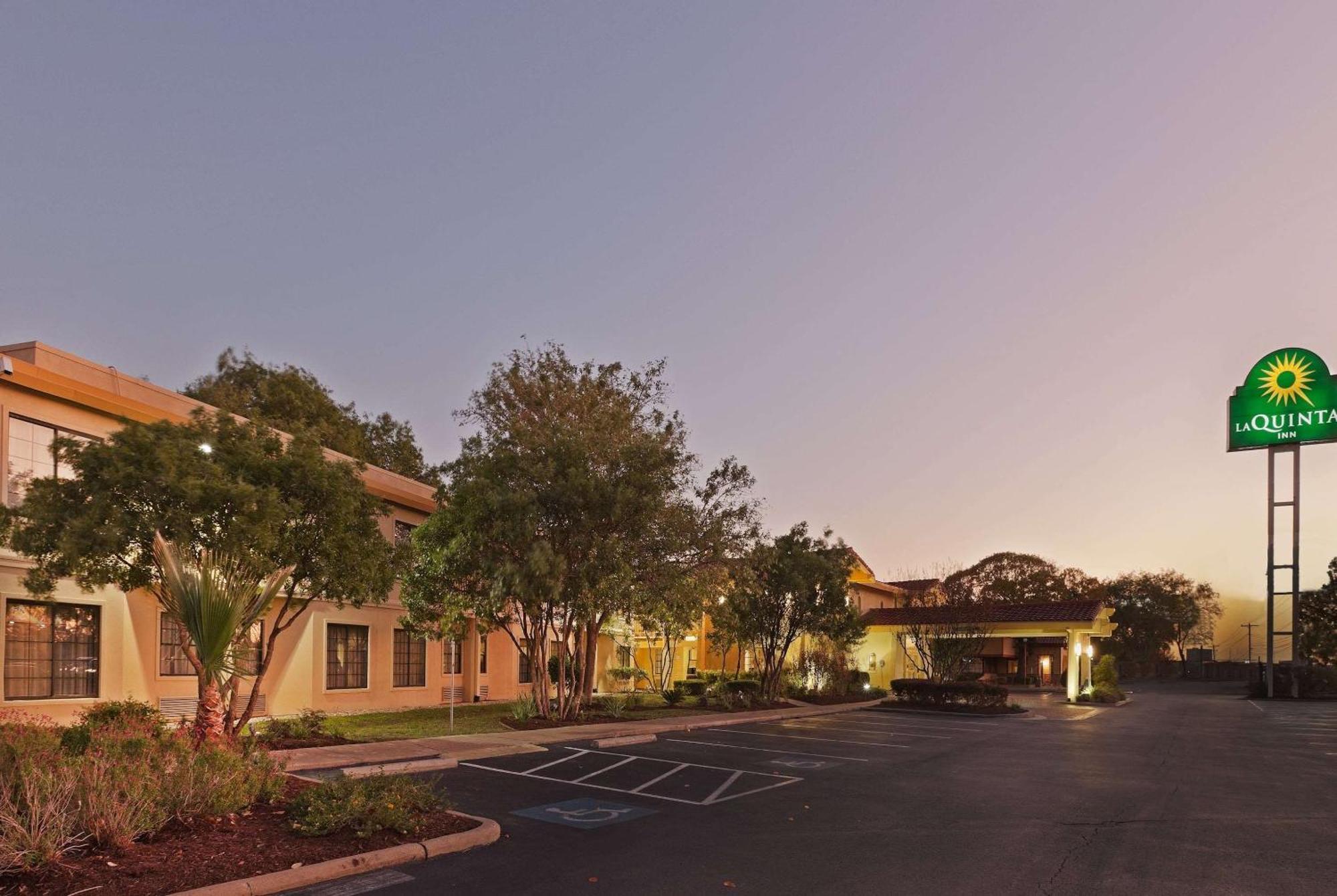 15 Budget Hotels Near Austin Convention Center Worth Booking