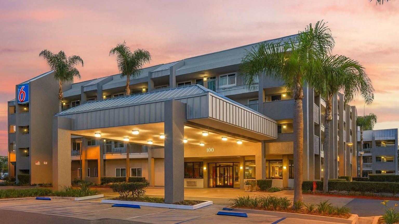 15 Budget Hotels Near River View Golf Worth Booking