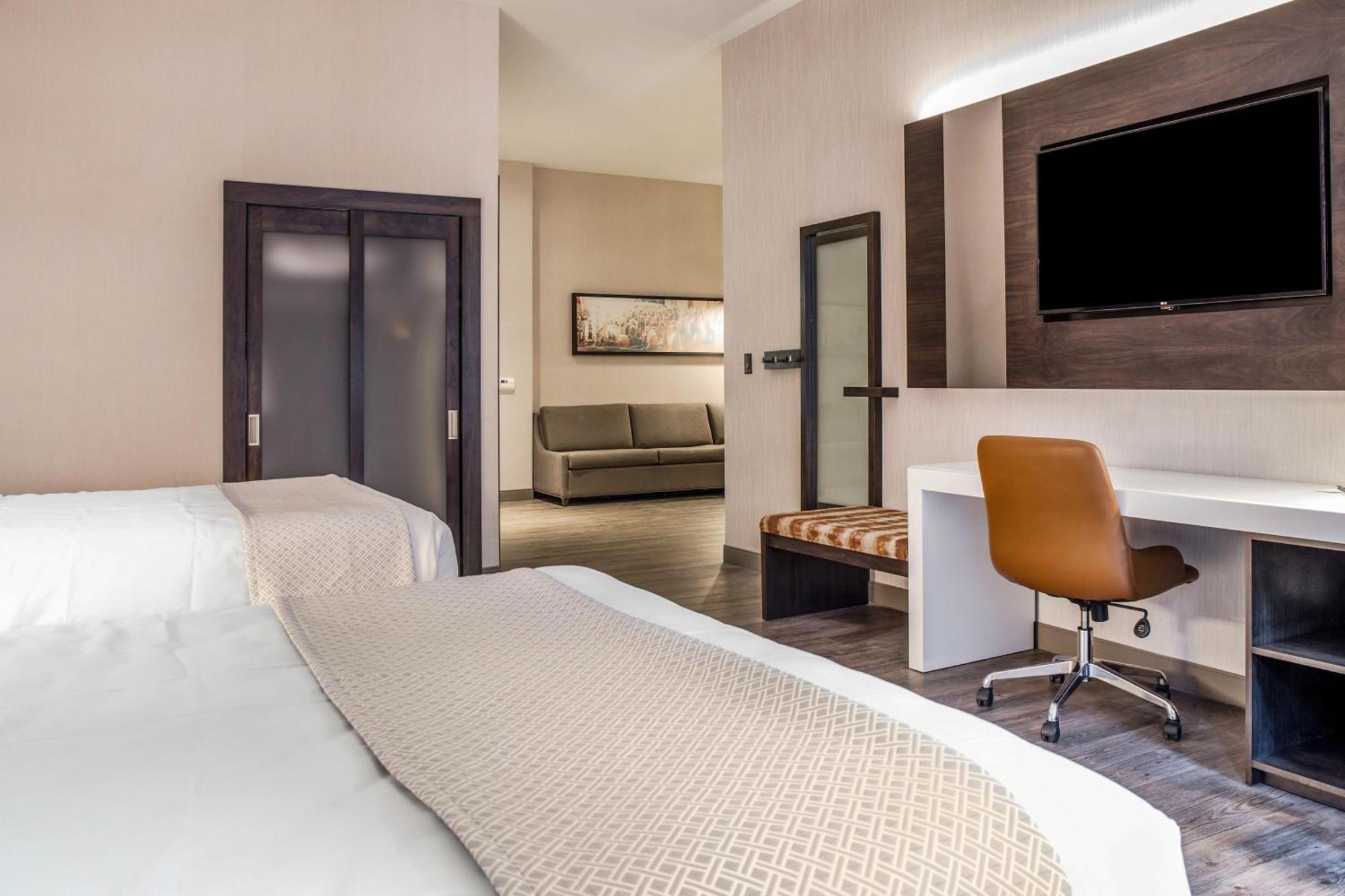 Staying In Theatre District: 5 Romantic Hotels Compared