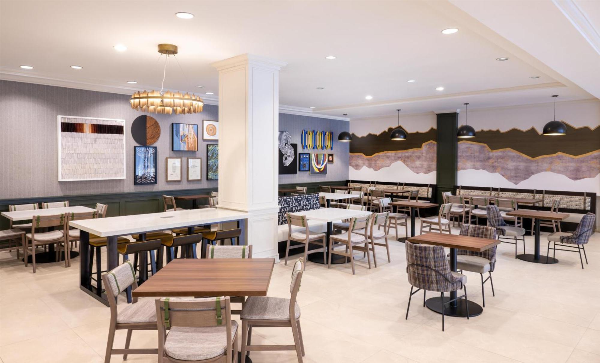 6 Family Hotels Near Four Mile Historic Park Worth Booking