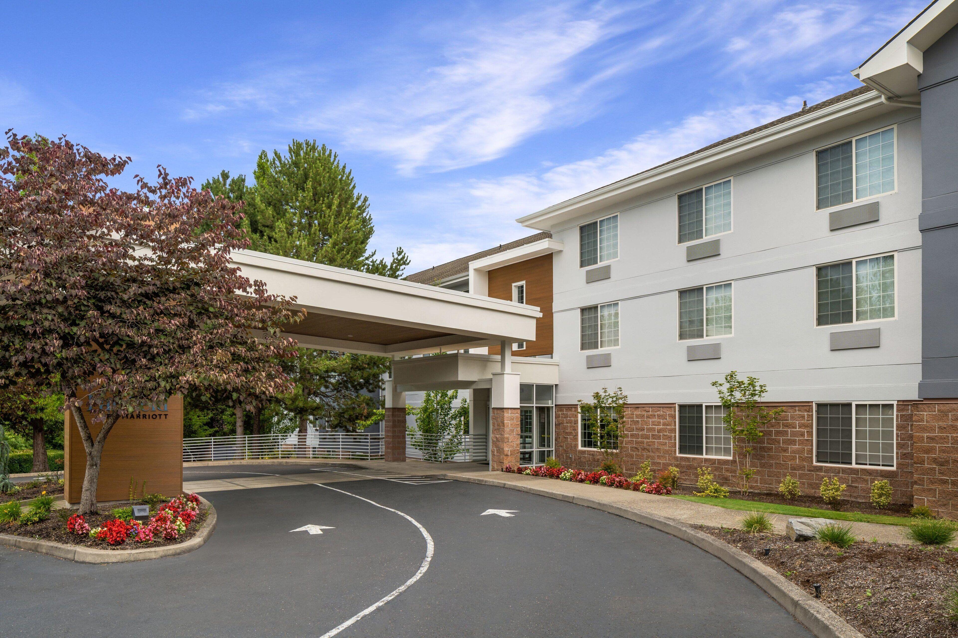 4 Affordable Hotels Close to MacLeay Park Lower, Portland
