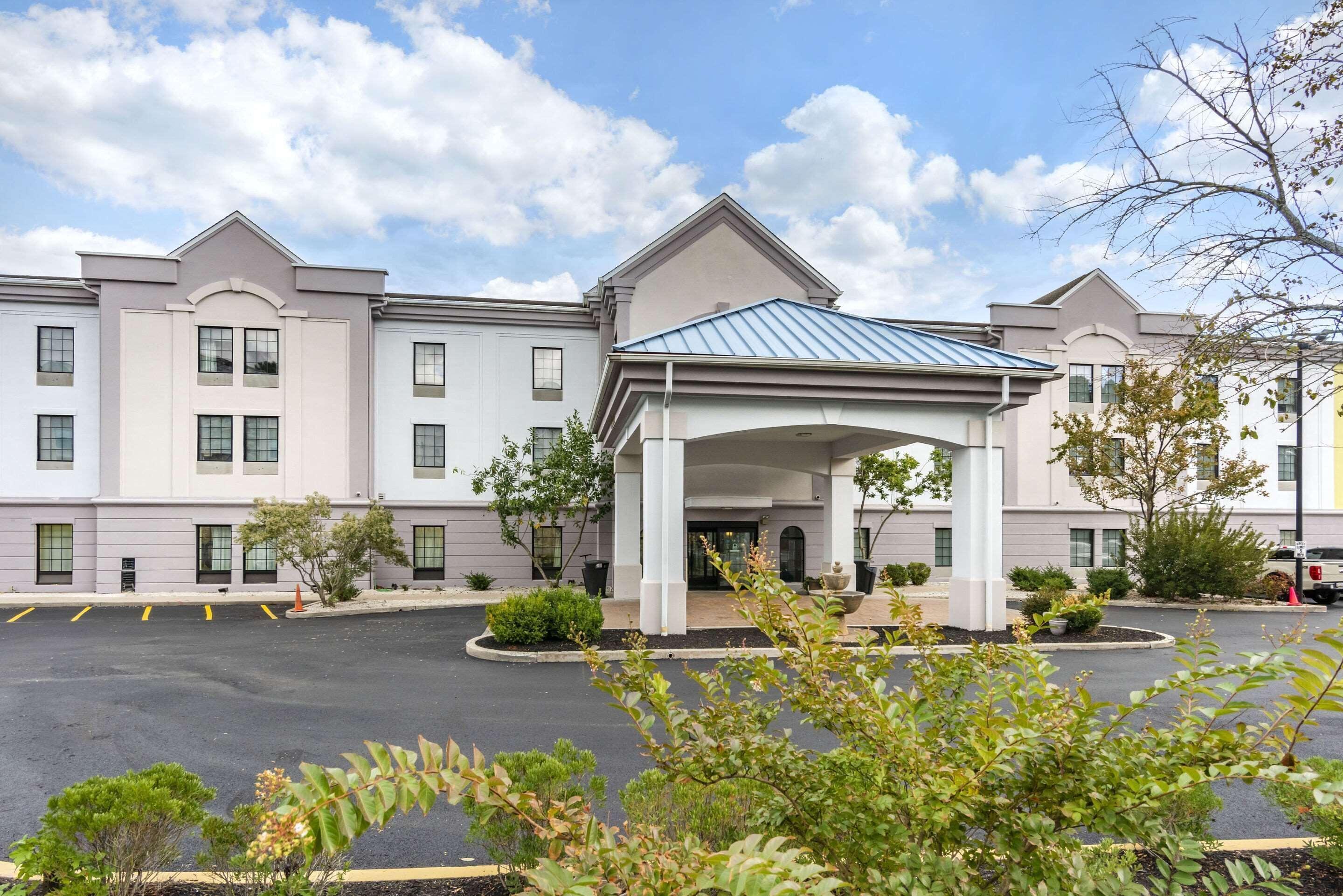 Staying Near Splash Mountain: 4 Ocean City Hotels Compared