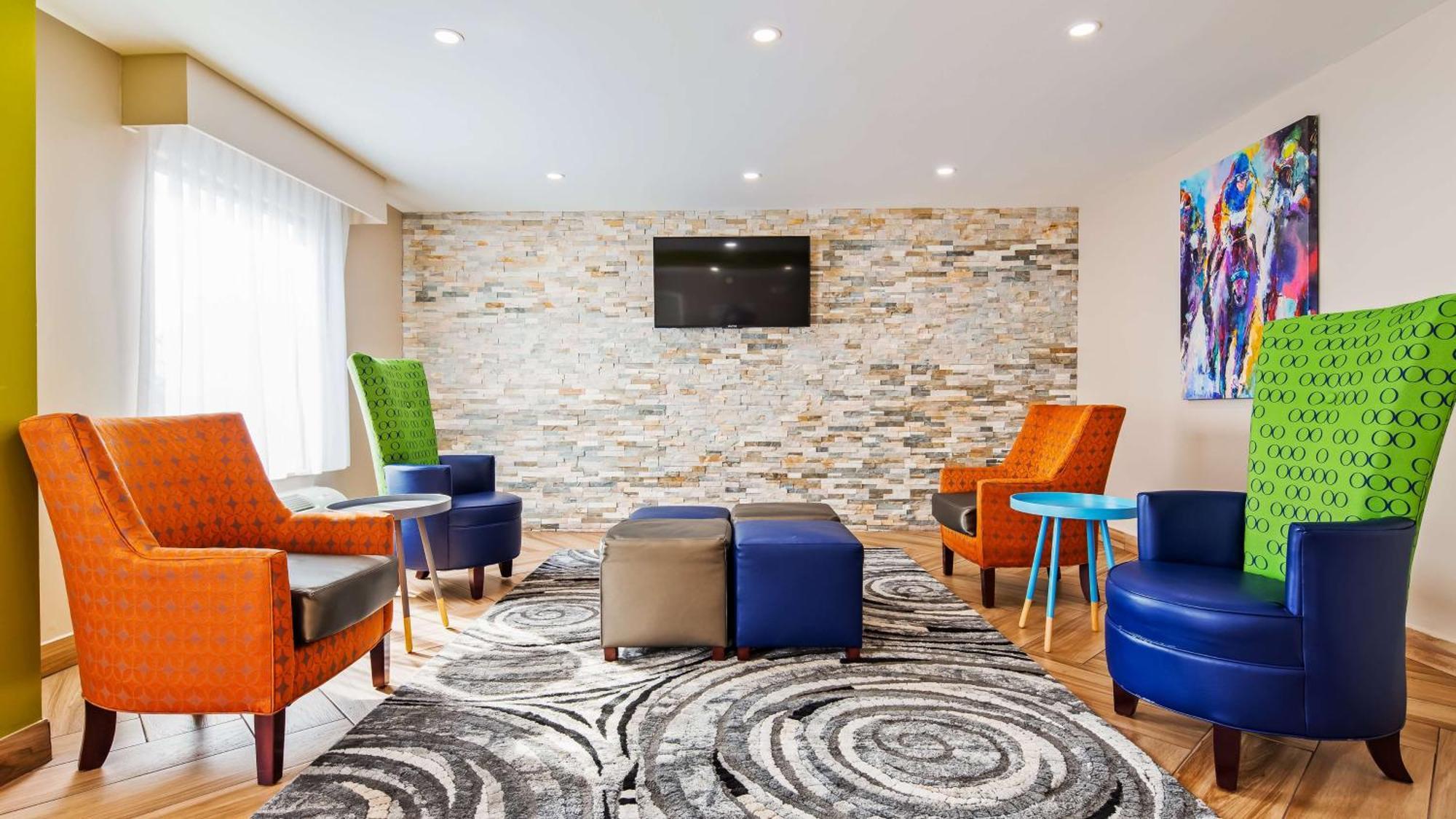 Staying Near Crestview Hills Mall: 5 Airport Hotels Compared