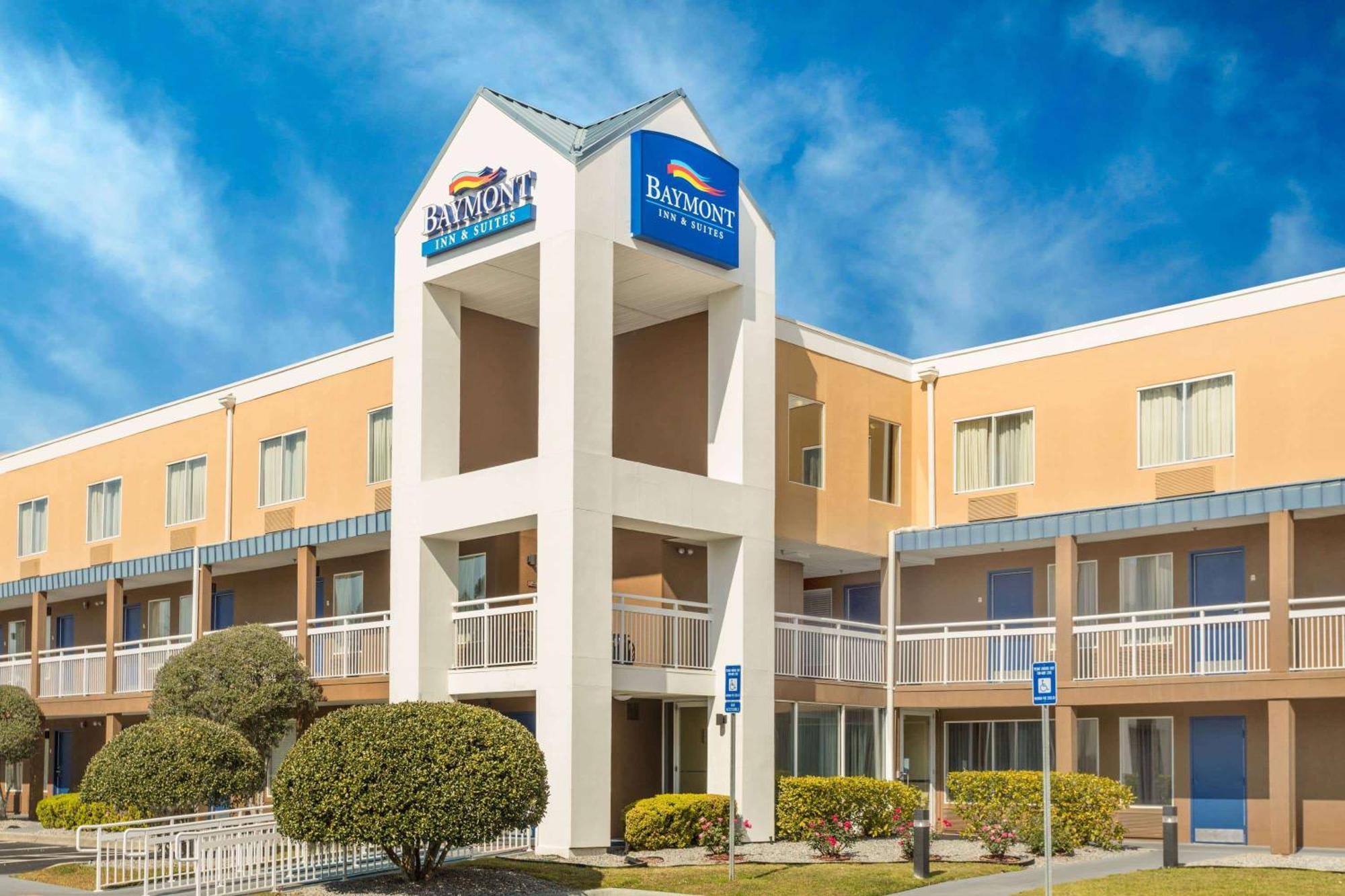 7 Smart Business Hotels Near Lake Mayer Park Worth Booking