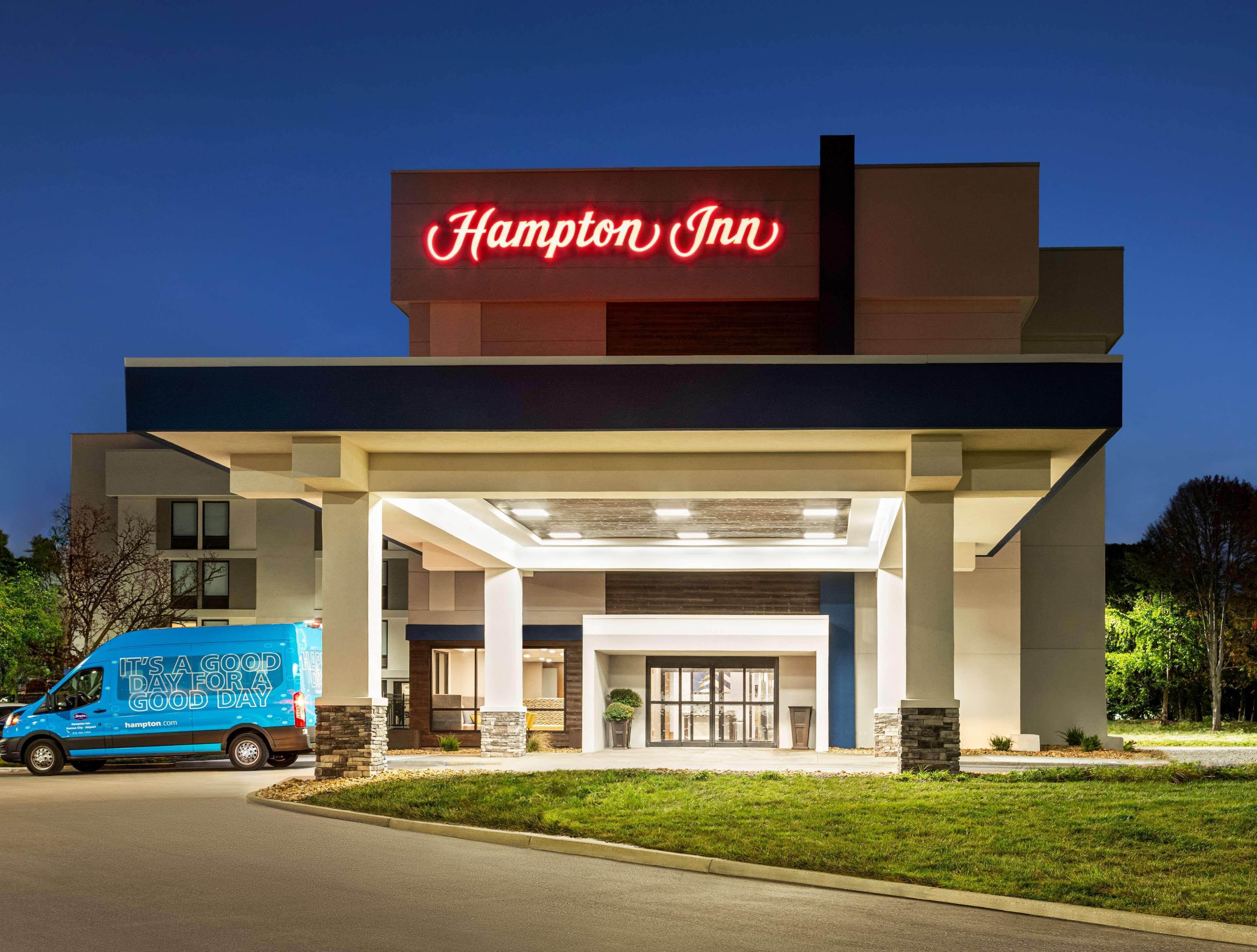 12 Airport Hotels Near Tiffany Hills Park Worth Booking in KC