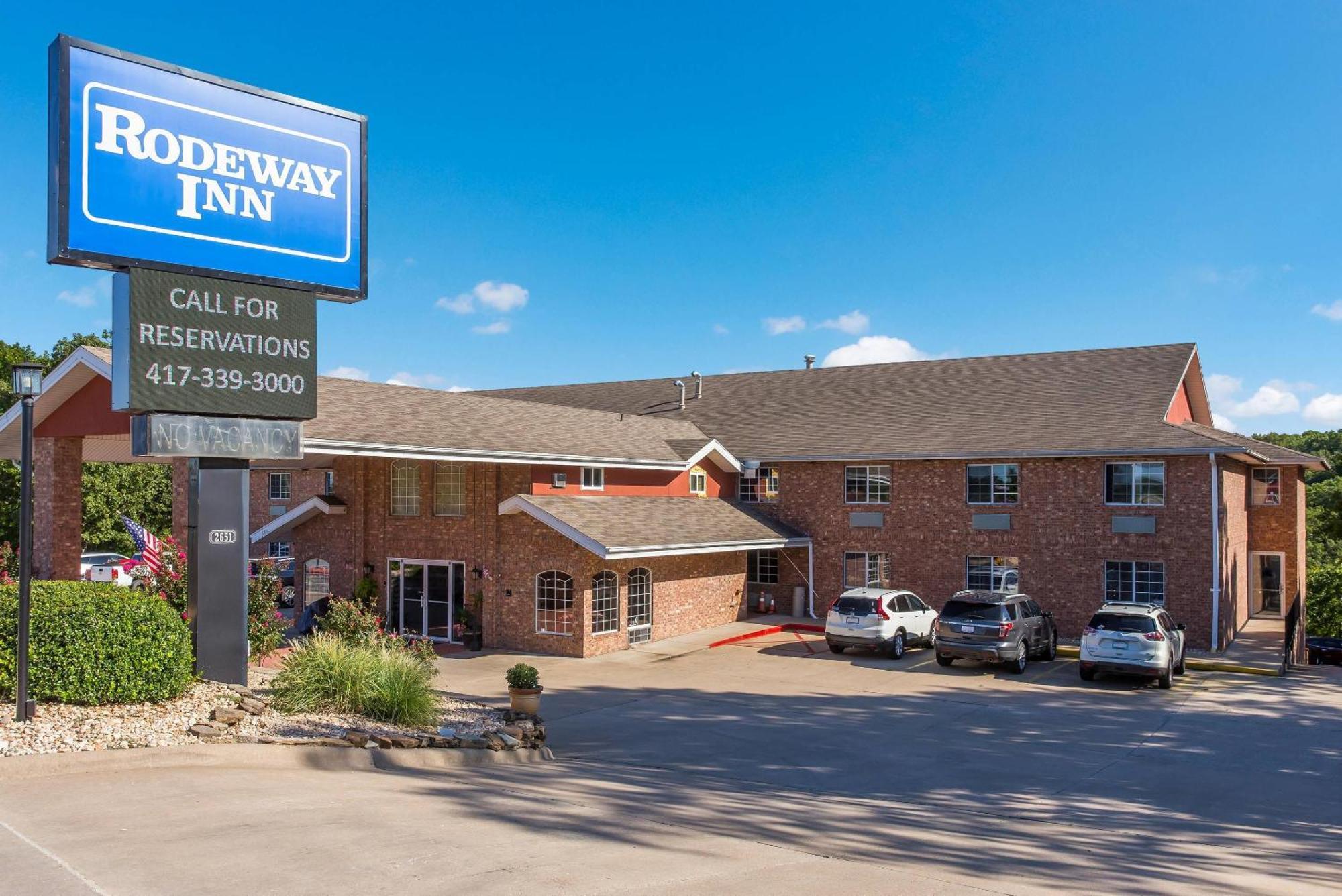 Staying Near Tanger Outlets Branson: 6 Budget Hotels Compared