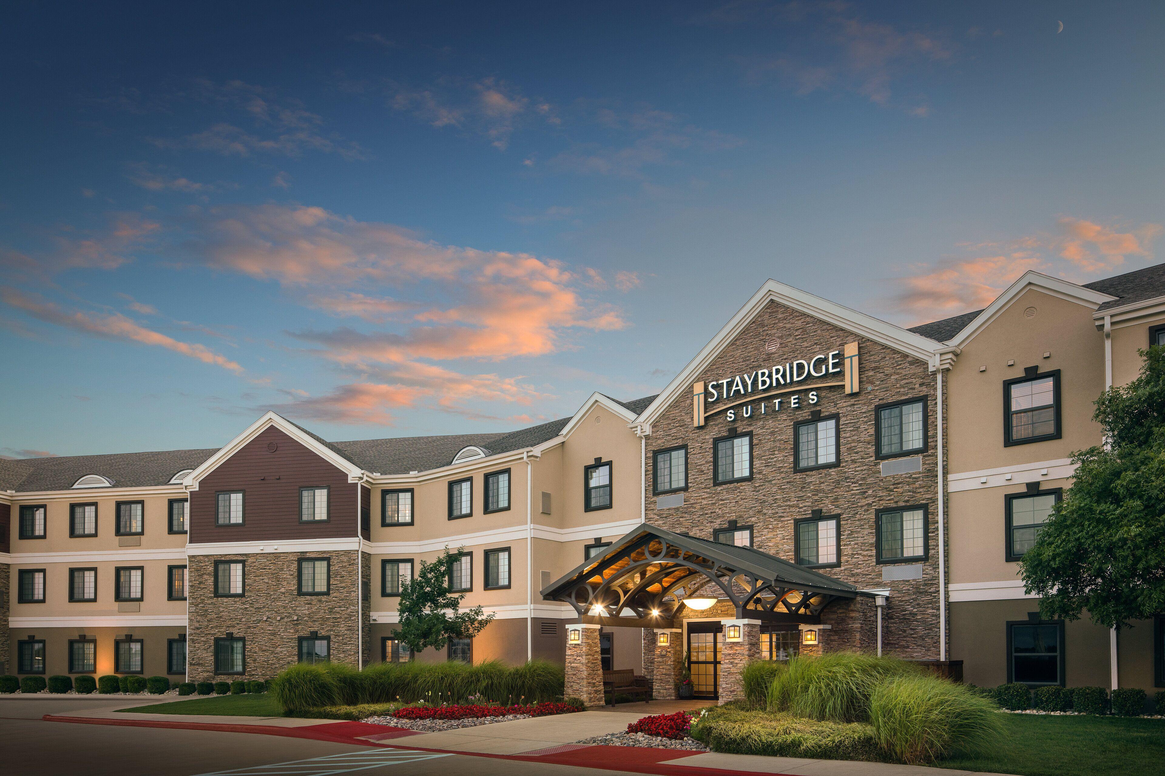 Where to Stay Near Marine Creek Lake Park: 4 Business Hotels
