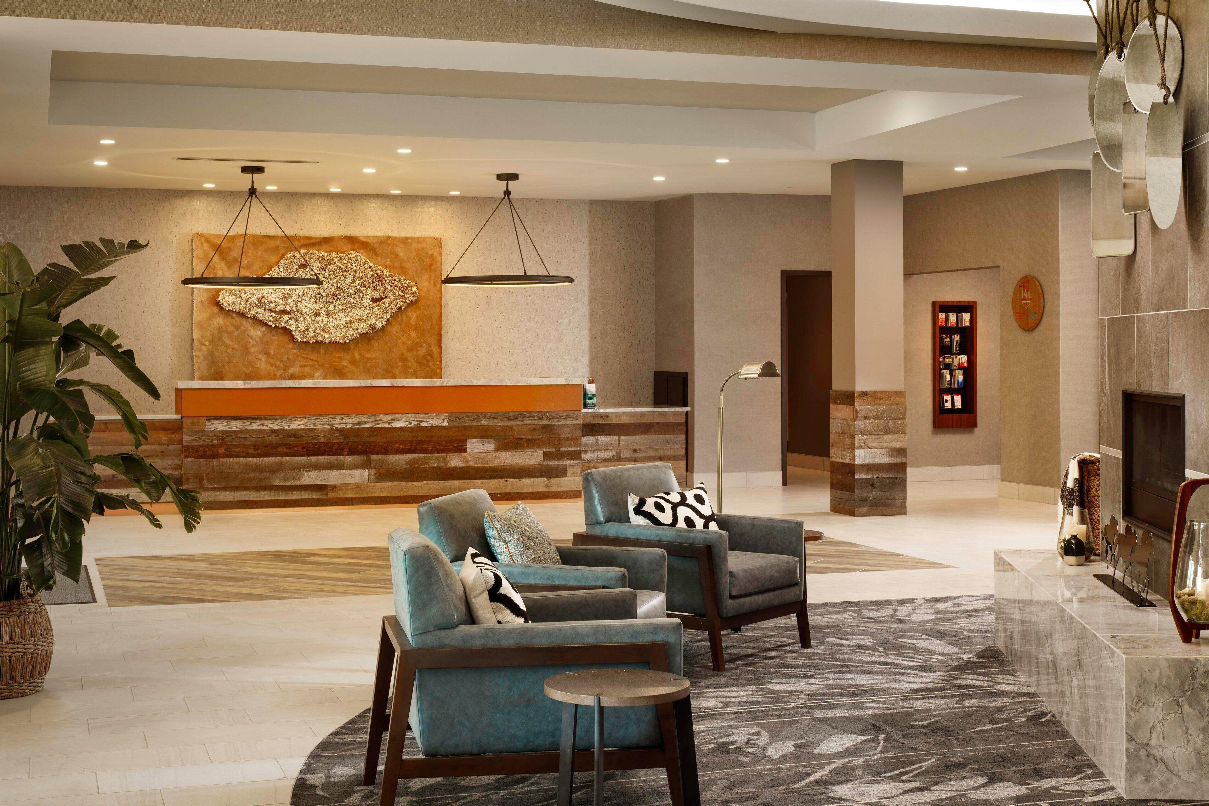Staying Near Oxmoor Center: 5 Business Hotels Compared