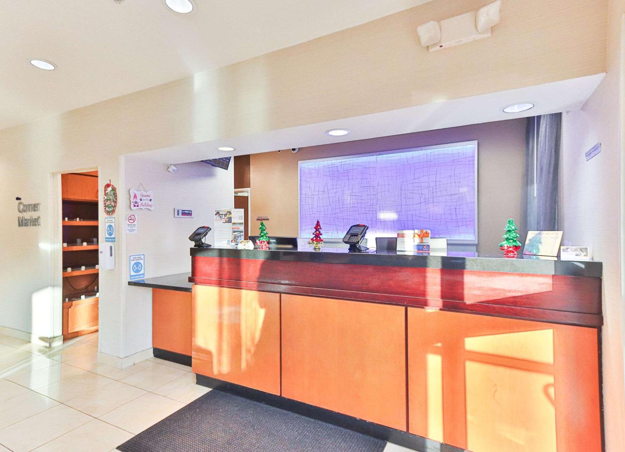 5 Airport Hotels Near North Harris Montgomery CC Worth Booking