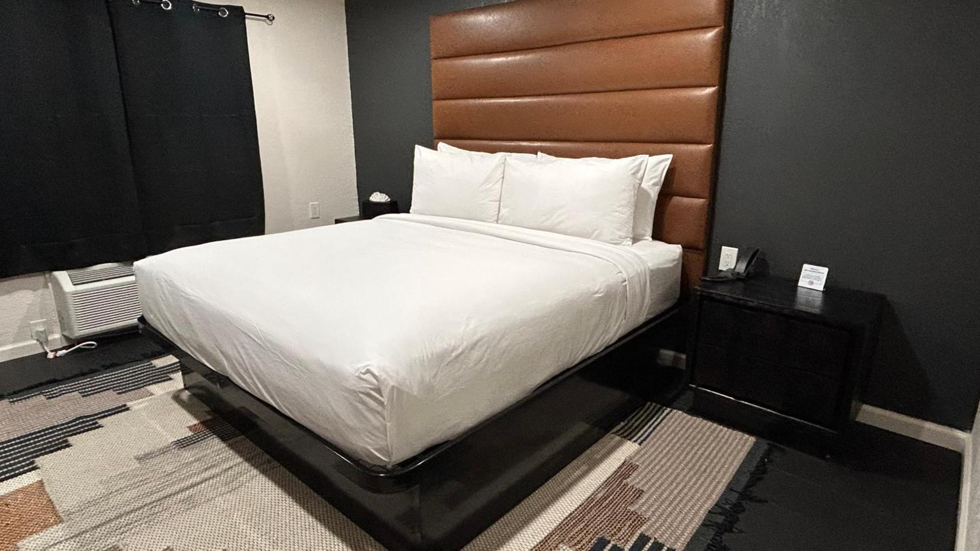 4 Airport Hotels Near Andrea Fisher Fine Pottery Worth Booking