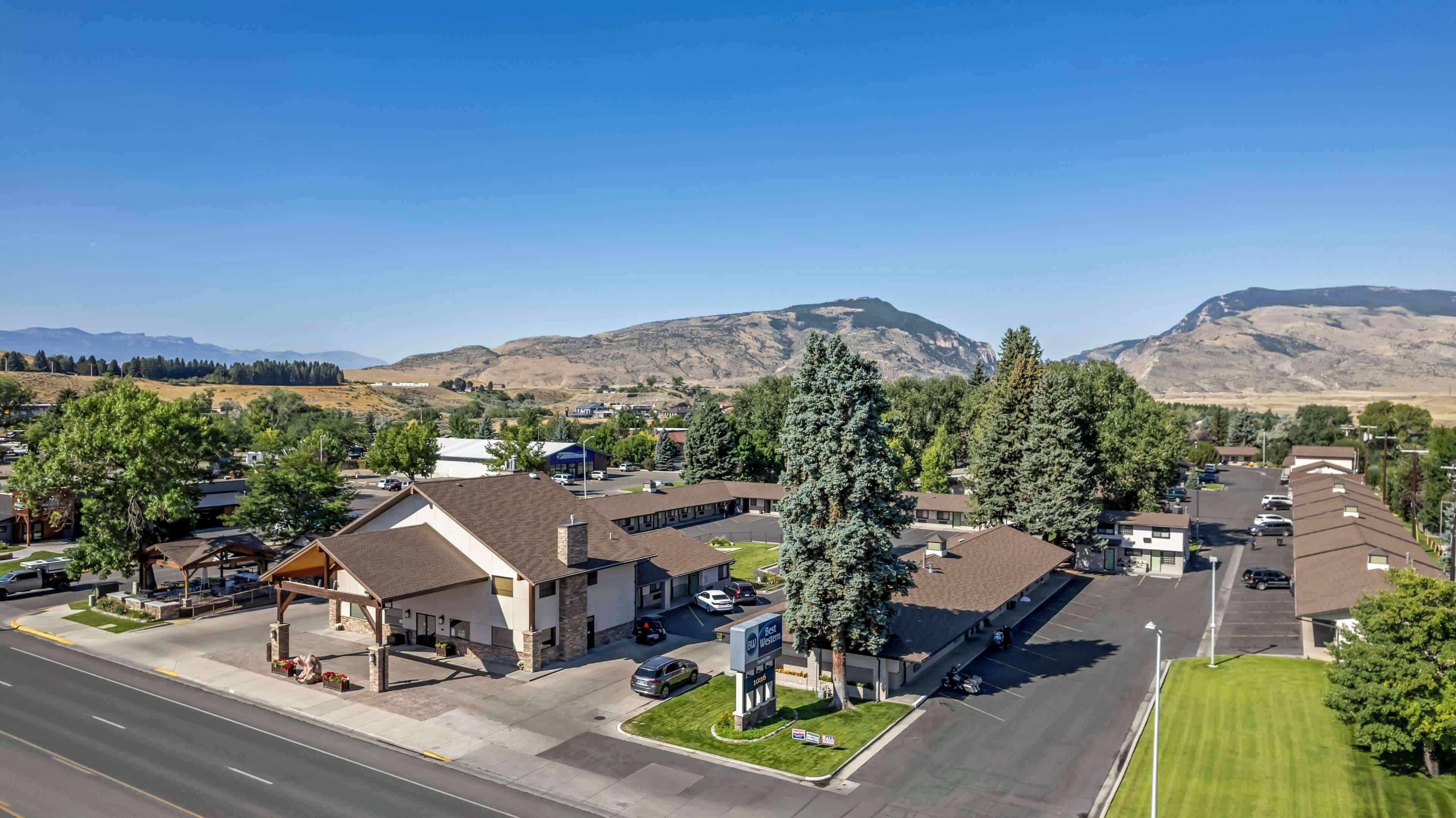 5 Smart Central Hotels Near Buffalo Bill State Park