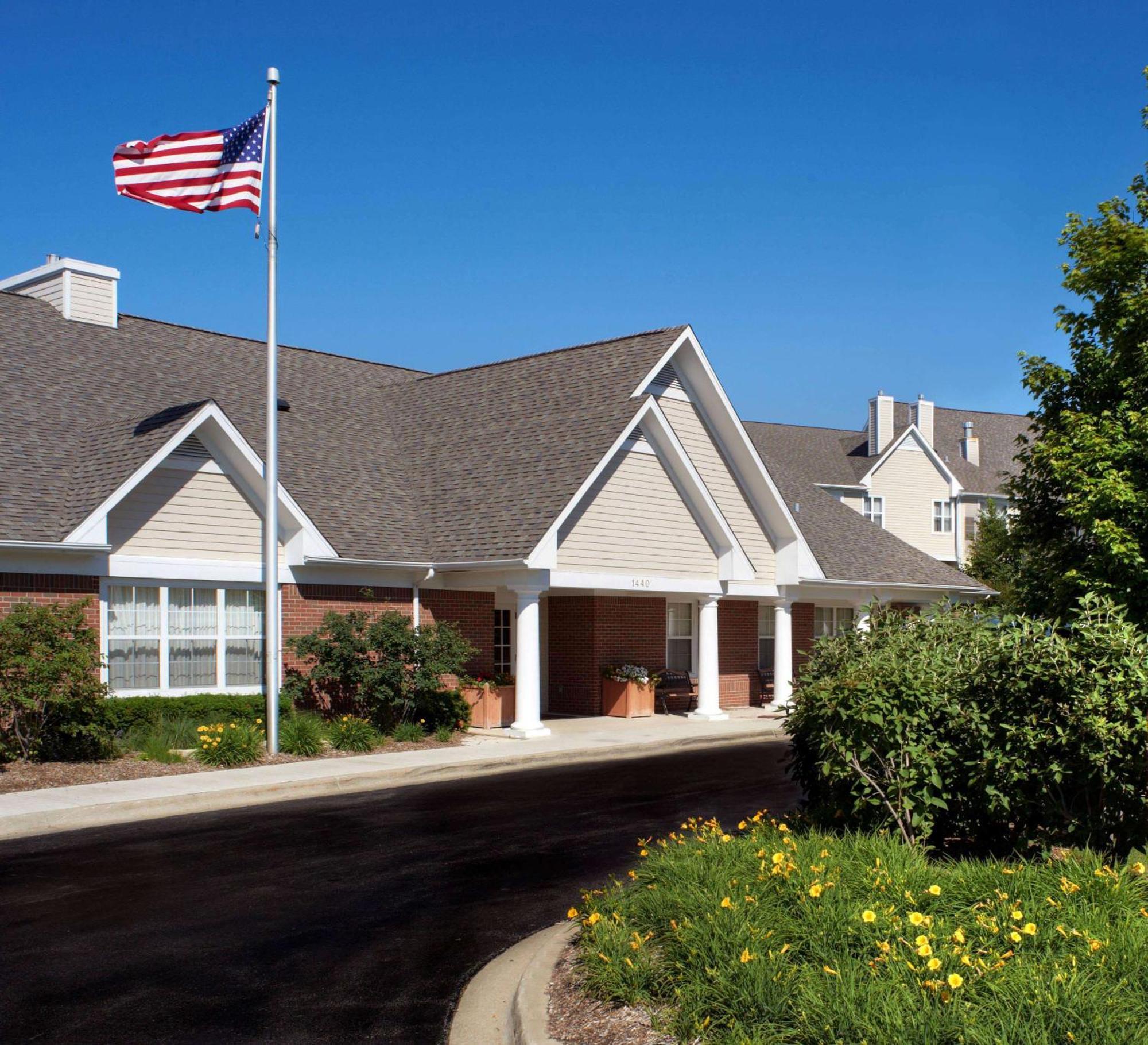 4 Smart Business Hotels Near Knollwood Club Golf Course