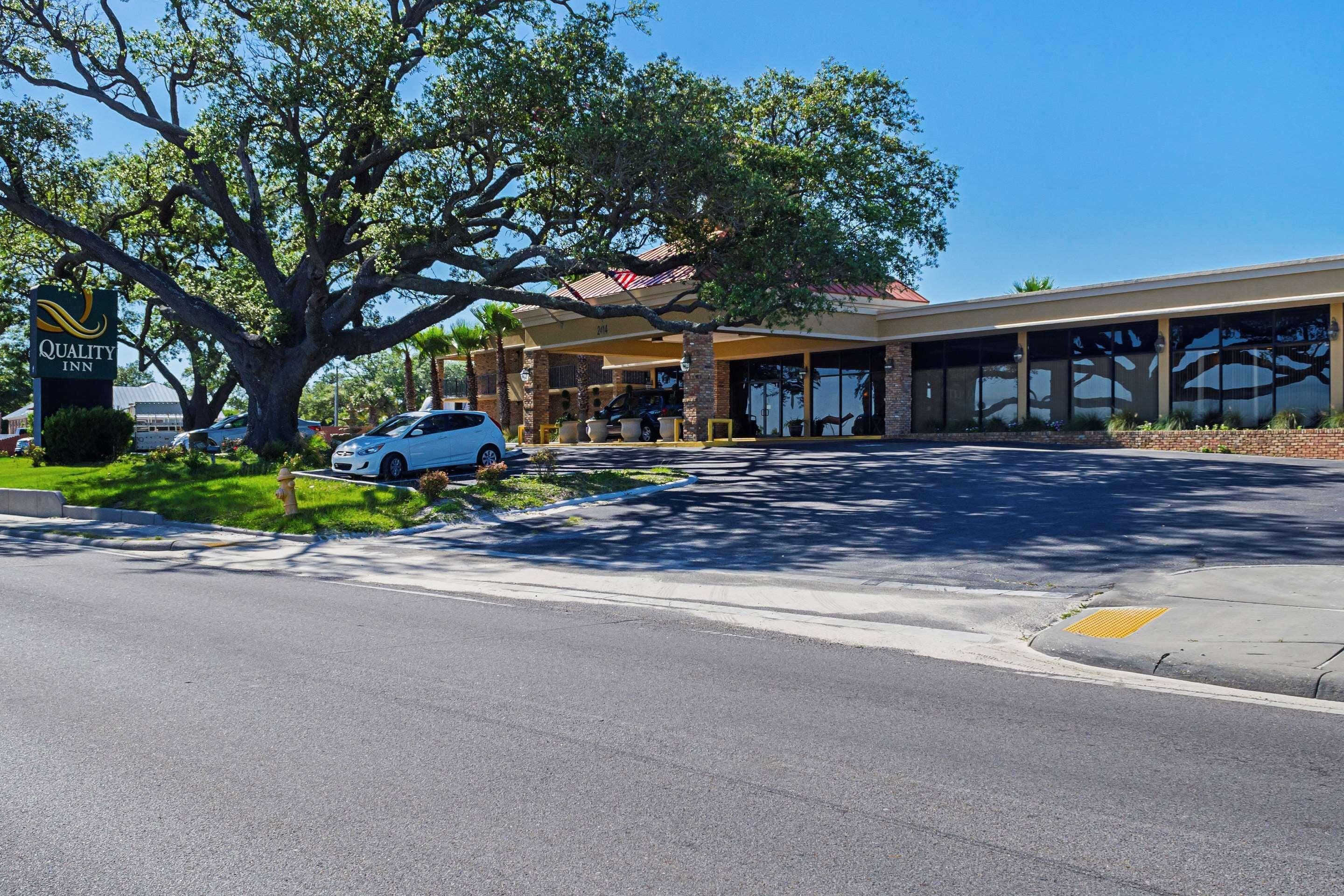 4 Smart Business Hotels Near Village Sports Pub Biloxi