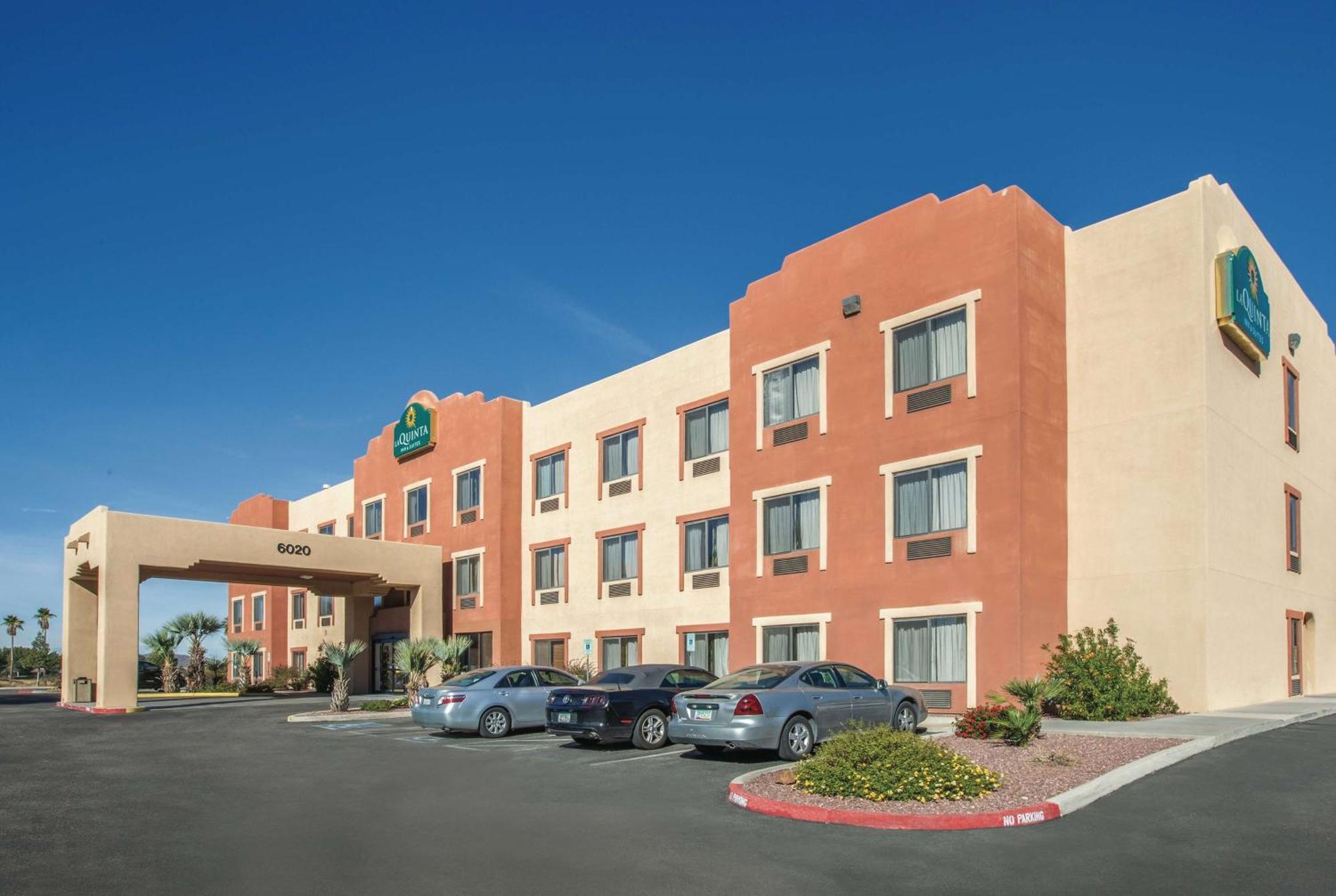 4 Business Hotels In Tucson That Deliver For Work Trips