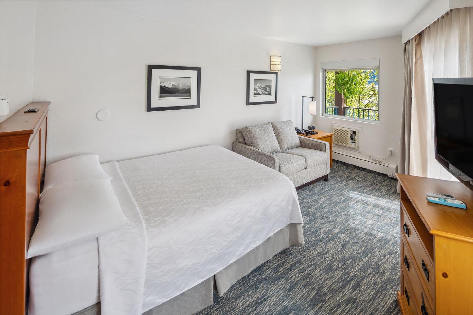 Where to Stay in Alaska: 8 Best Budget Hotels