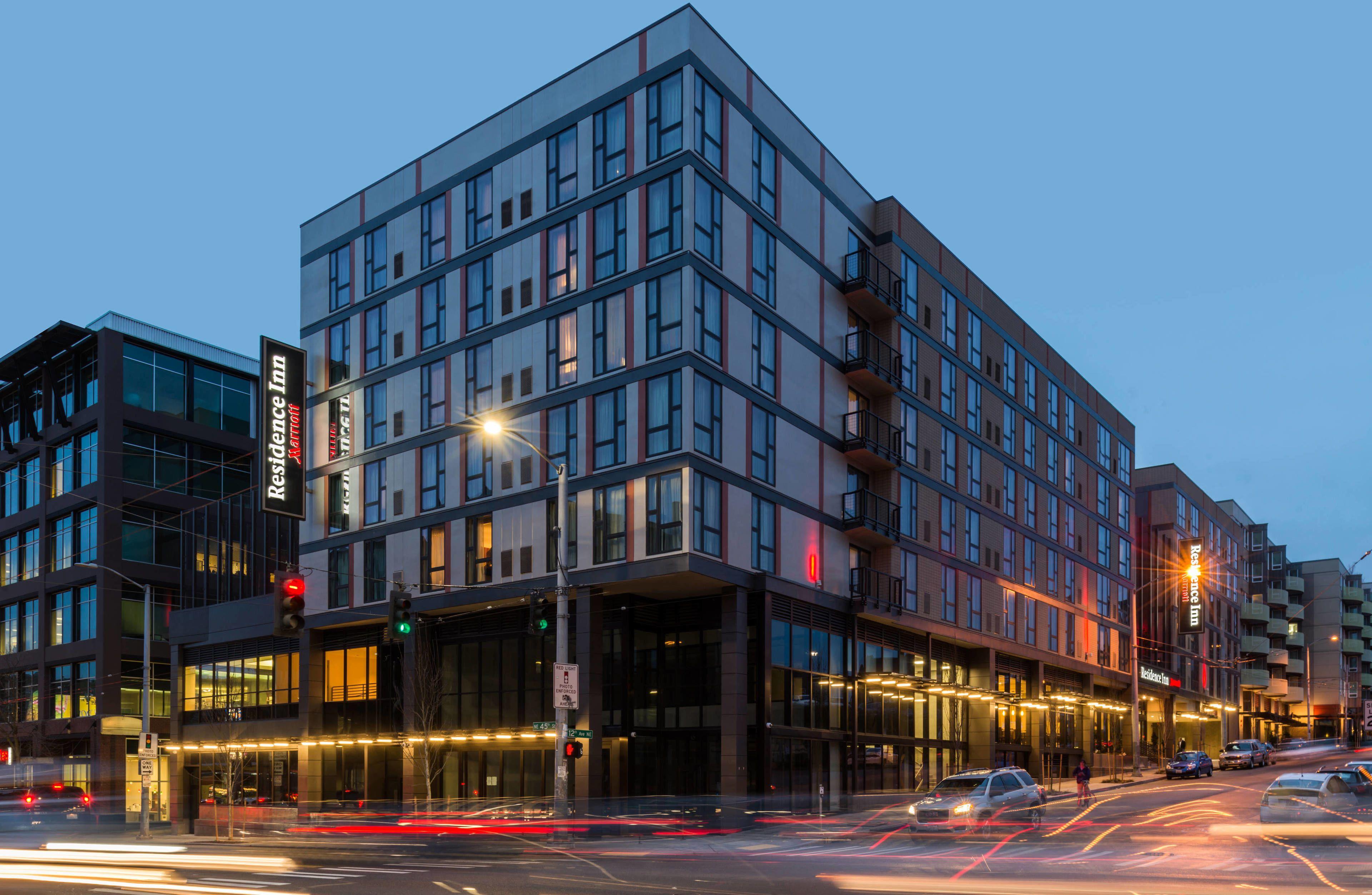 Where to Stay Near MOHAI Seattle: 4 Hotels Worth Booking