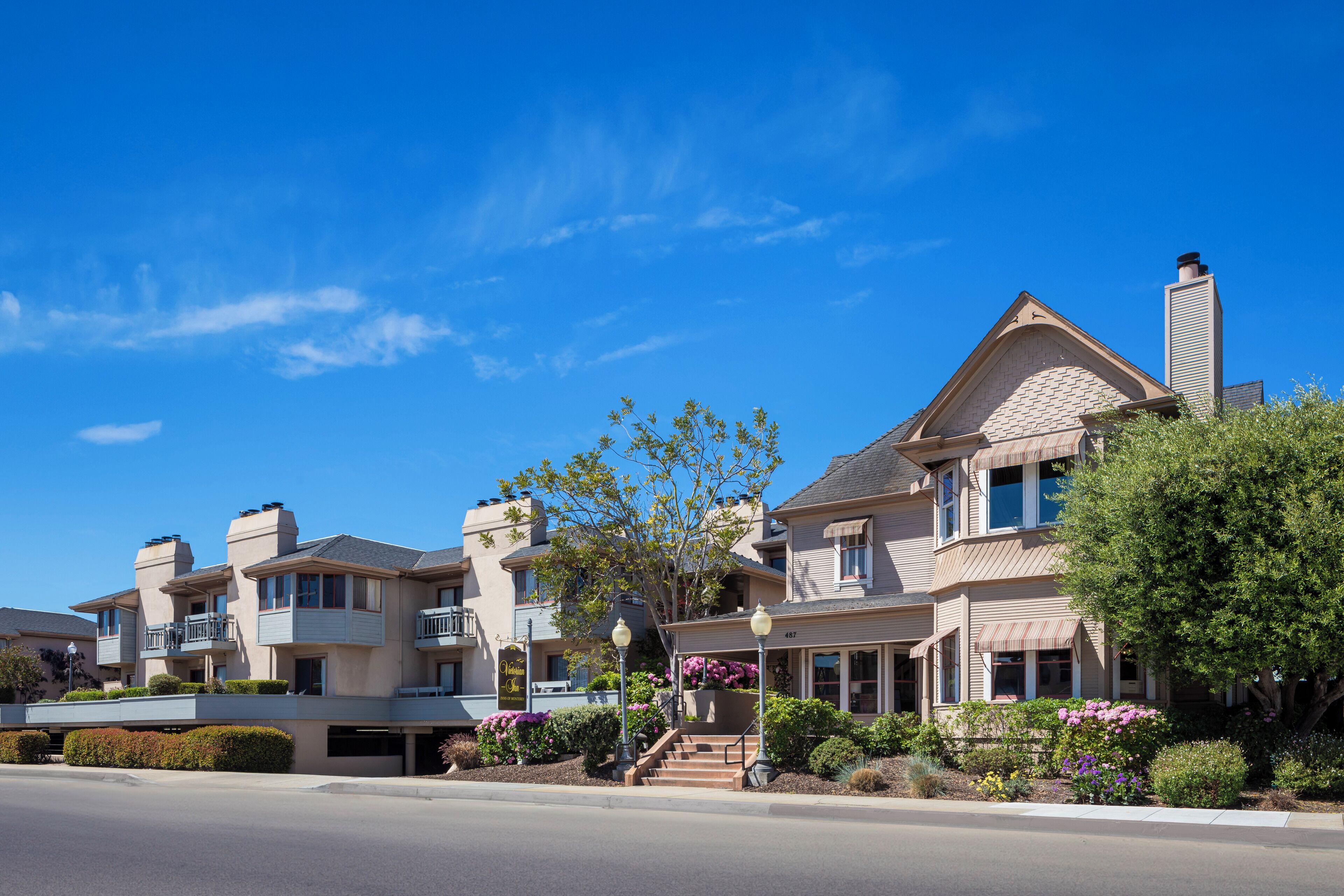 4 Romantic Hotels Near Colton Hall Museum Worth Booking